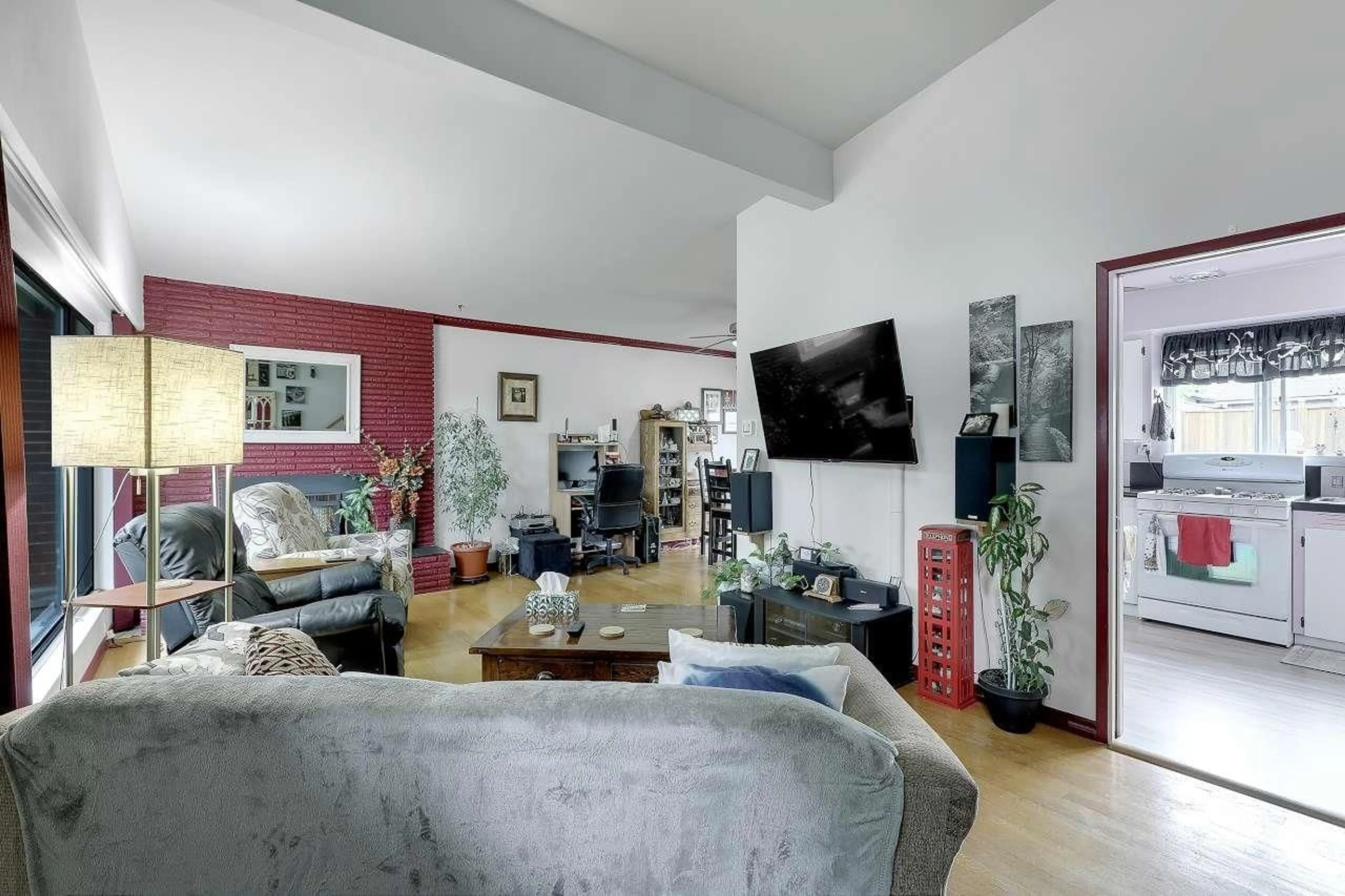 Living room with furniture, unknown for 14481 86A, Surrey British Columbia V3S2R4