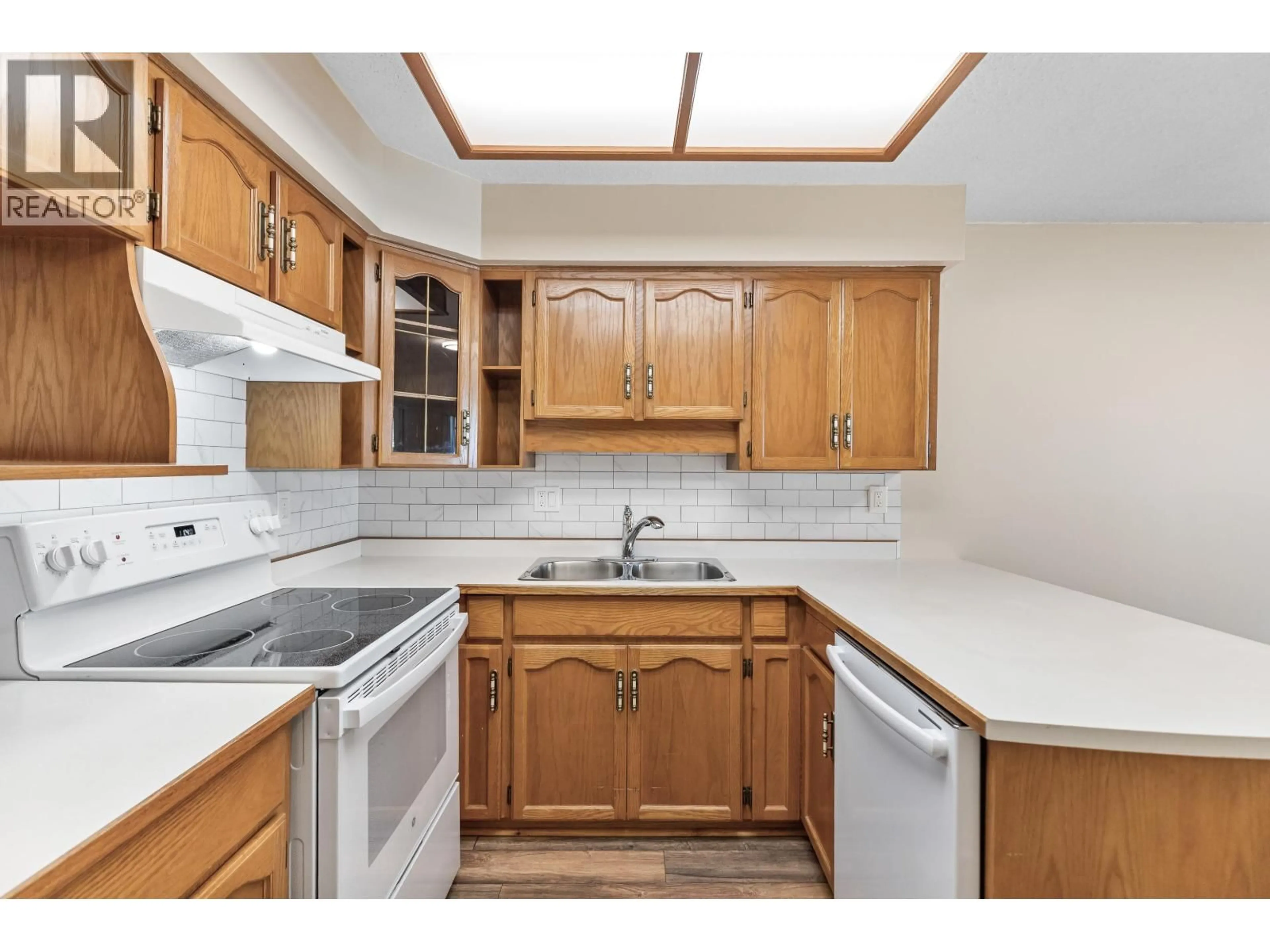 Standard kitchen, unknown for 111 - 22514 116 AVENUE, Maple Ridge British Columbia V2X0N8
