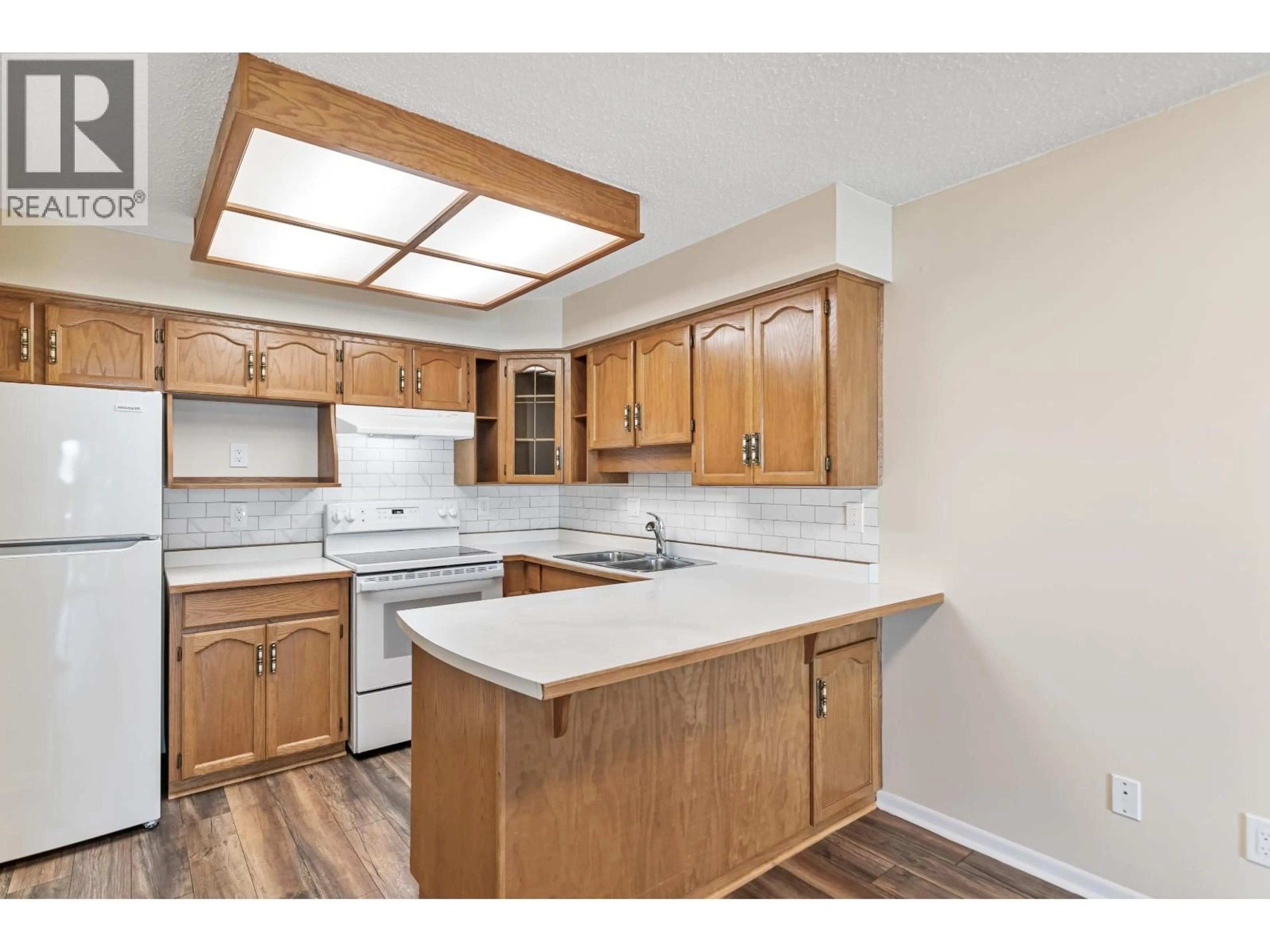 Standard kitchen, unknown for 111 - 22514 116 AVENUE, Maple Ridge British Columbia V2X0N8