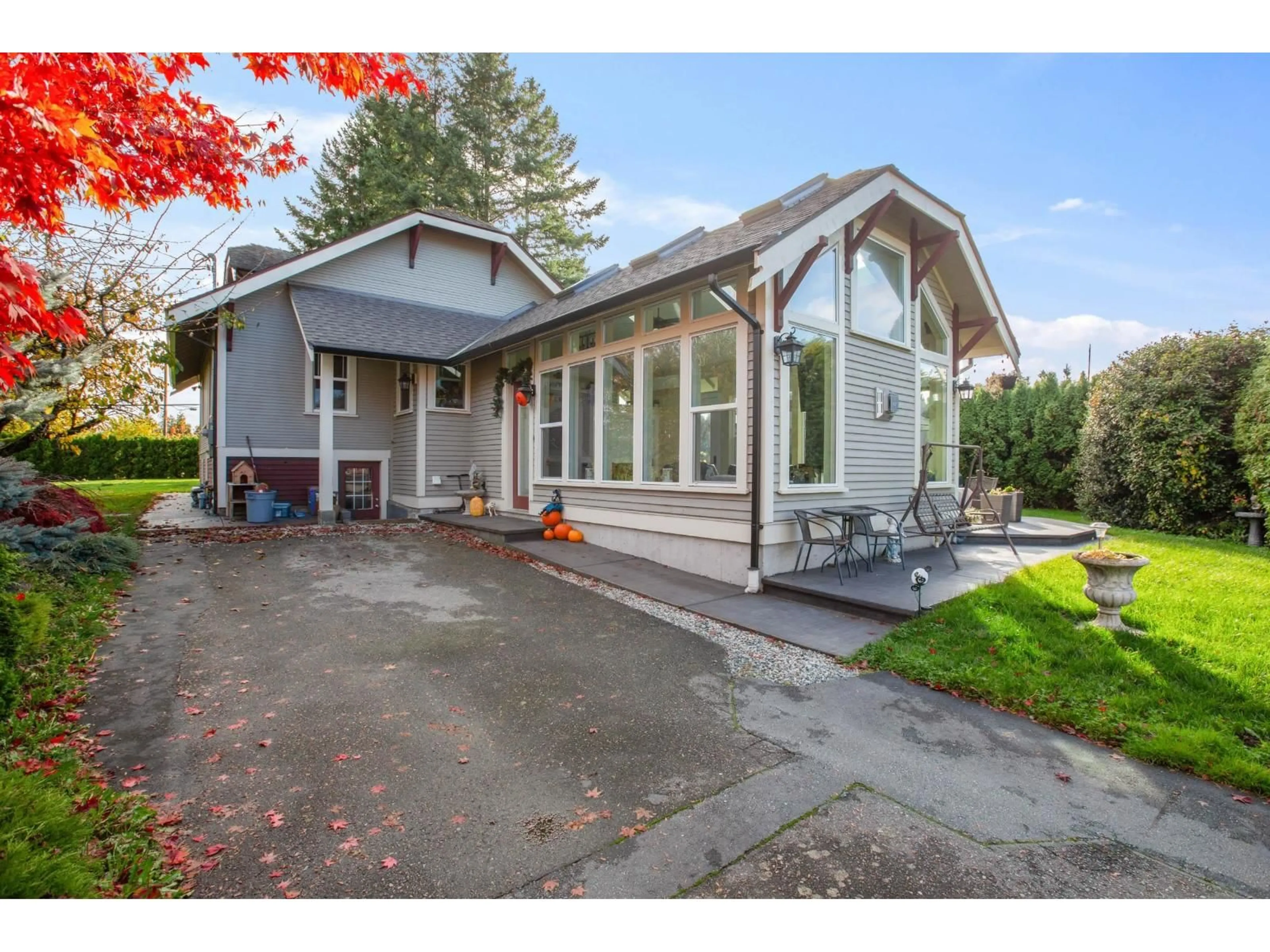 Home with vinyl exterior material, street for 7381 192, Surrey British Columbia V4N5Y4
