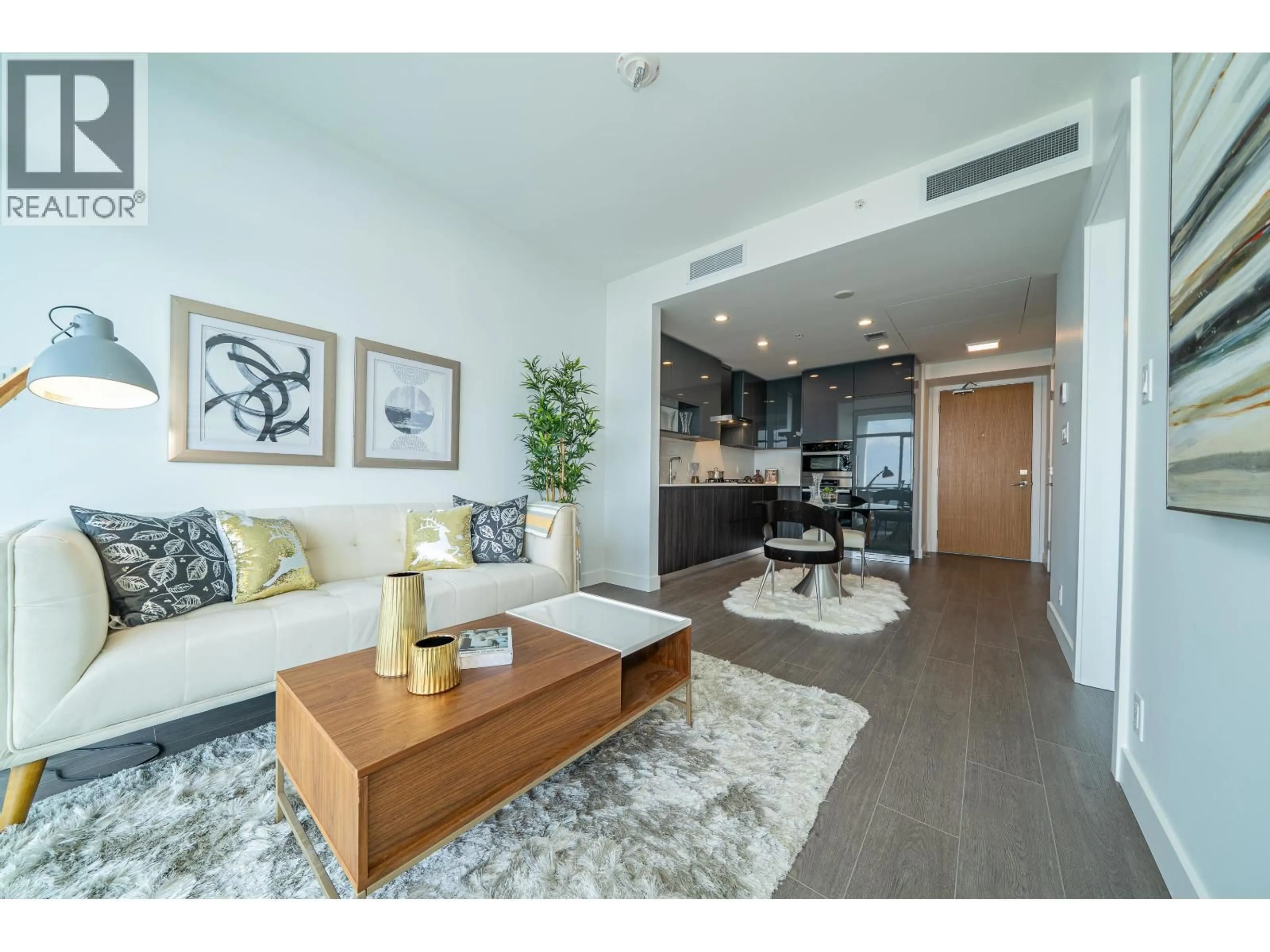 Living room with furniture, wood/laminate floor for 3005 - 6511 SUSSEX AVENUE, Burnaby British Columbia V5H0K5