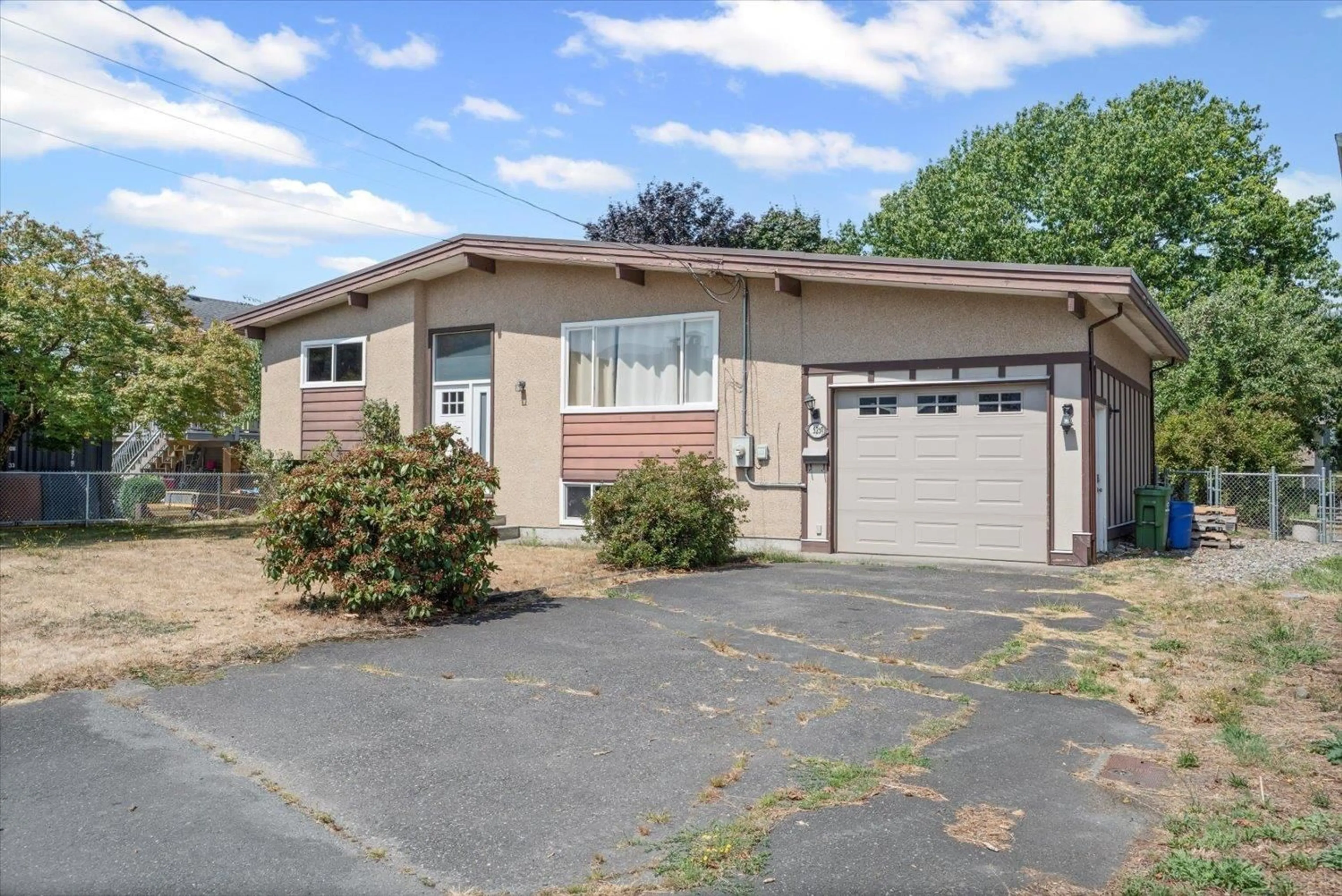Home with vinyl exterior material, street for 45259 STIRLING AVENUE, Chilliwack British Columbia V2R2M7