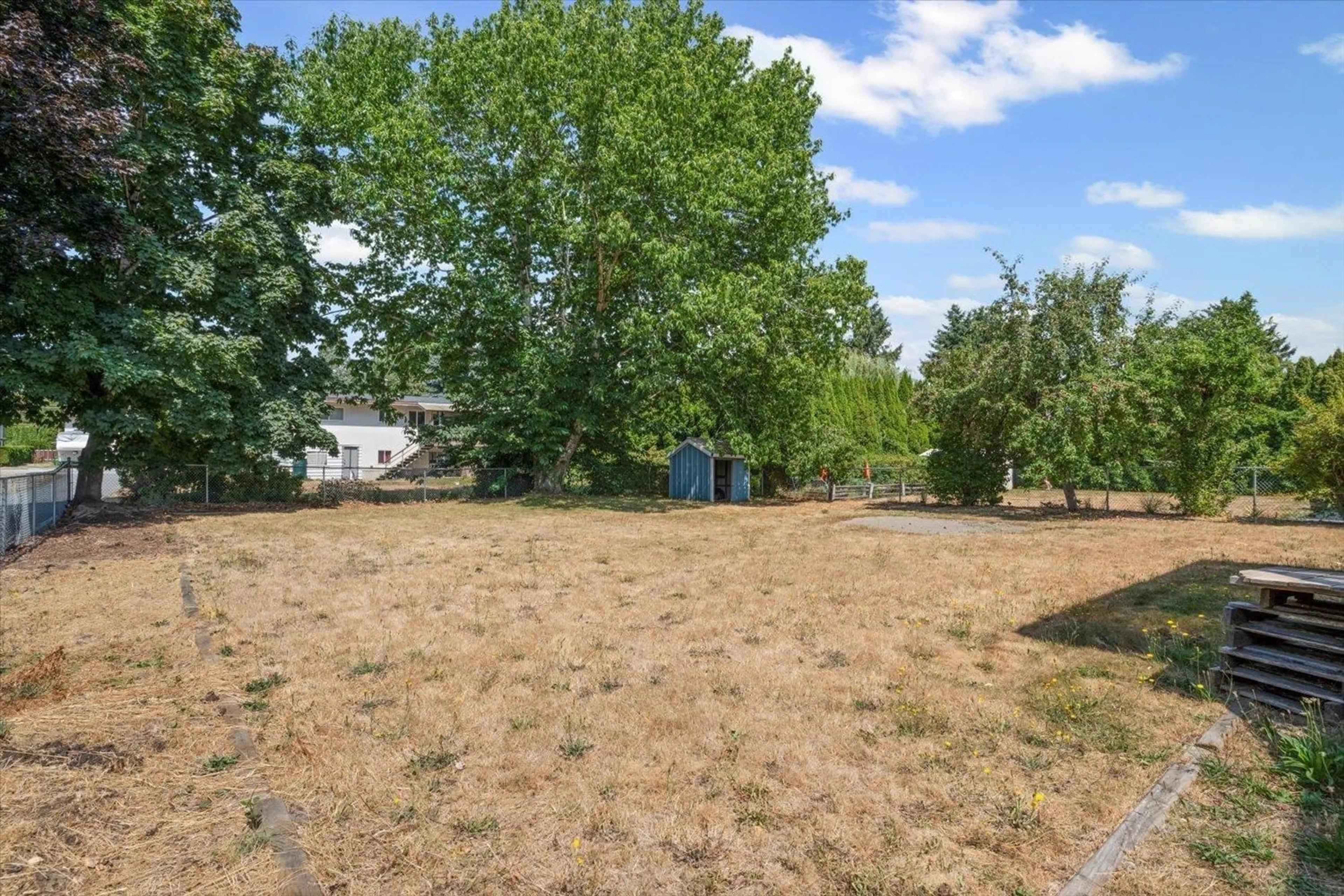 A pic from outside/outdoor area/front of a property/back of a property/a pic from drone, street for 45259 STIRLING AVENUE, Chilliwack British Columbia V2R2M7