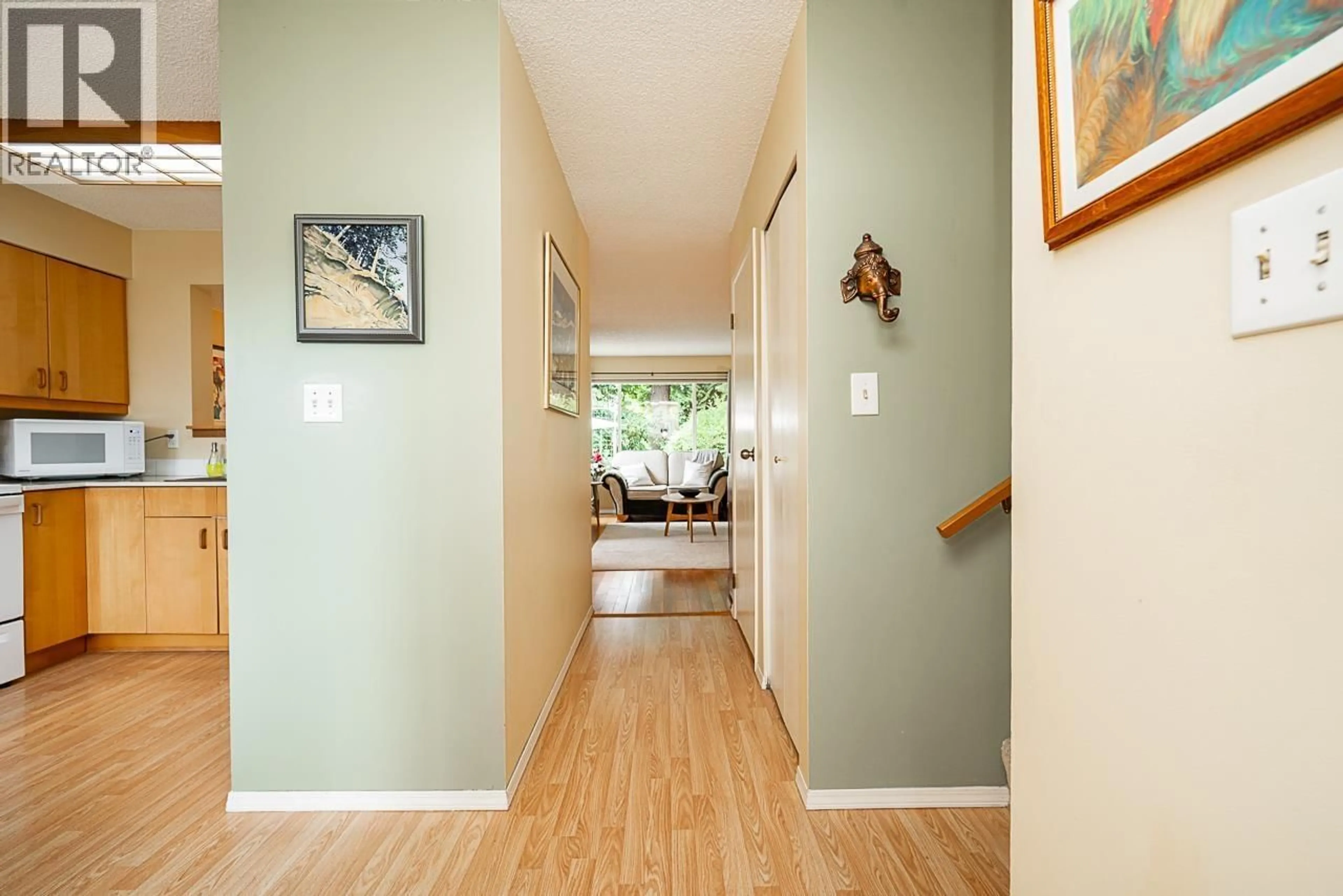 Indoor entryway for 4863 HICKORY COURT, Burnaby British Columbia V5G4B1