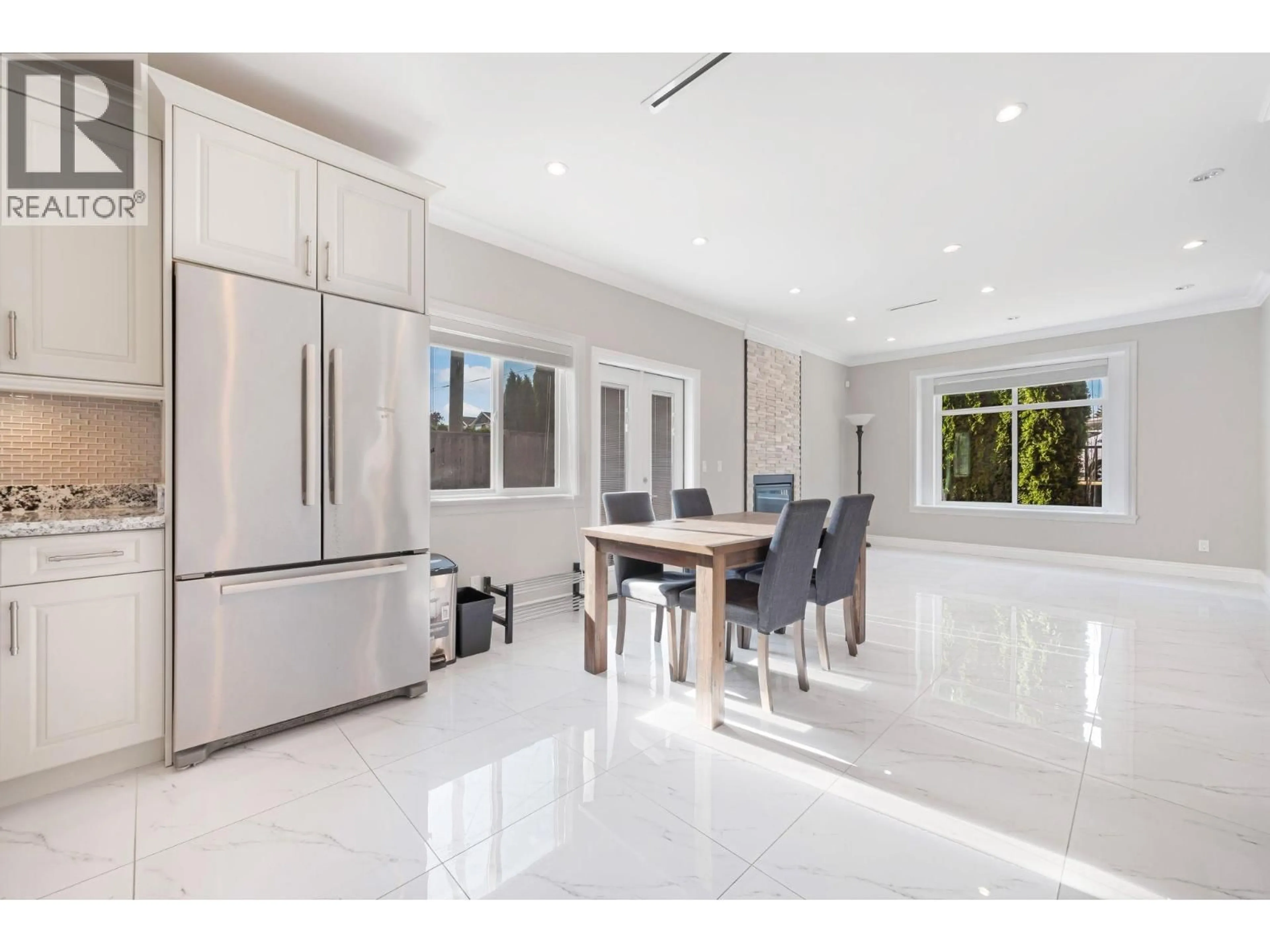 Open concept kitchen, ceramic/tile floor for 6696 AUBREY STREET, Burnaby British Columbia V5B2E2