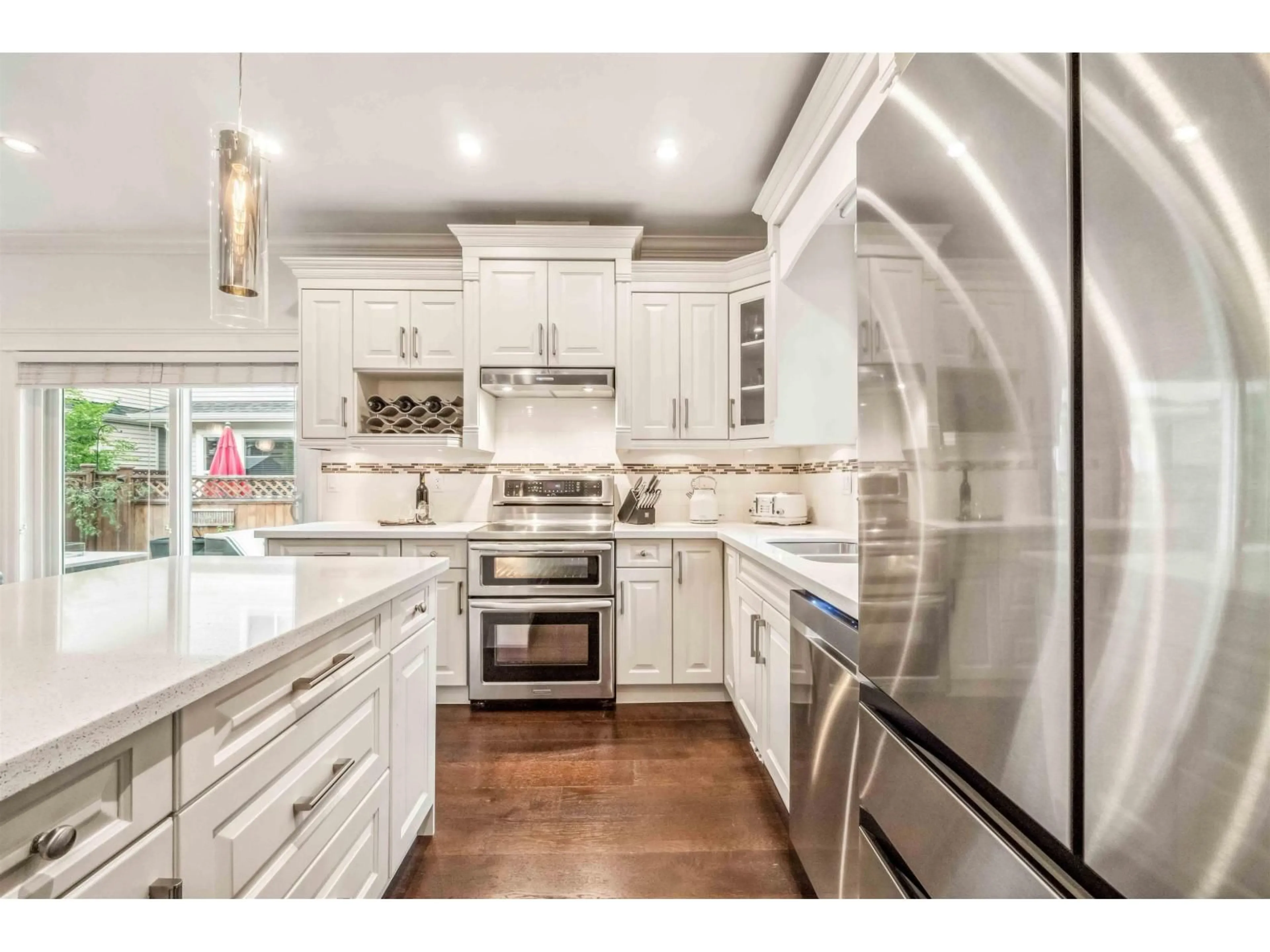 Contemporary kitchen, unknown for 21 - 21267 83A, Langley British Columbia V2Y0E6
