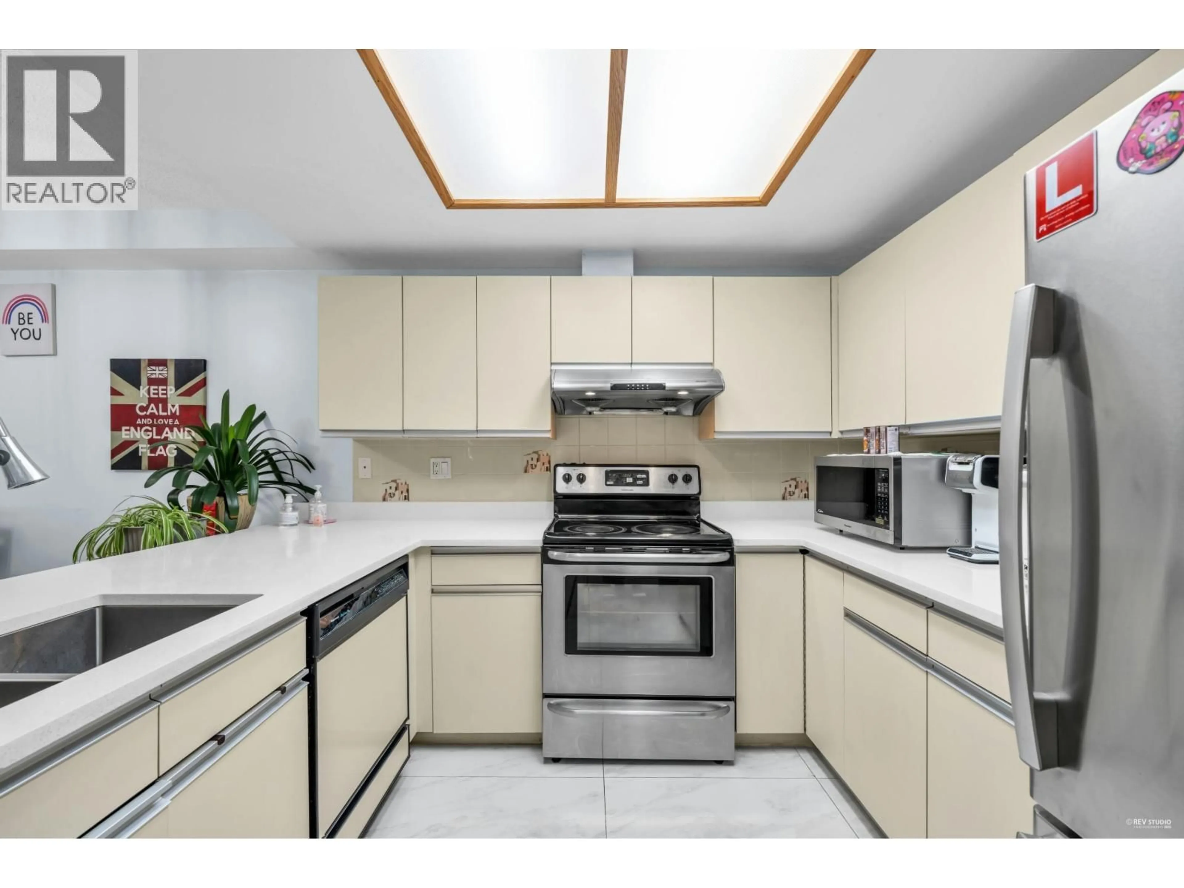 Standard kitchen, ceramic/tile floor for 2 - 8891 COOK ROAD, Richmond British Columbia V6Y3L8