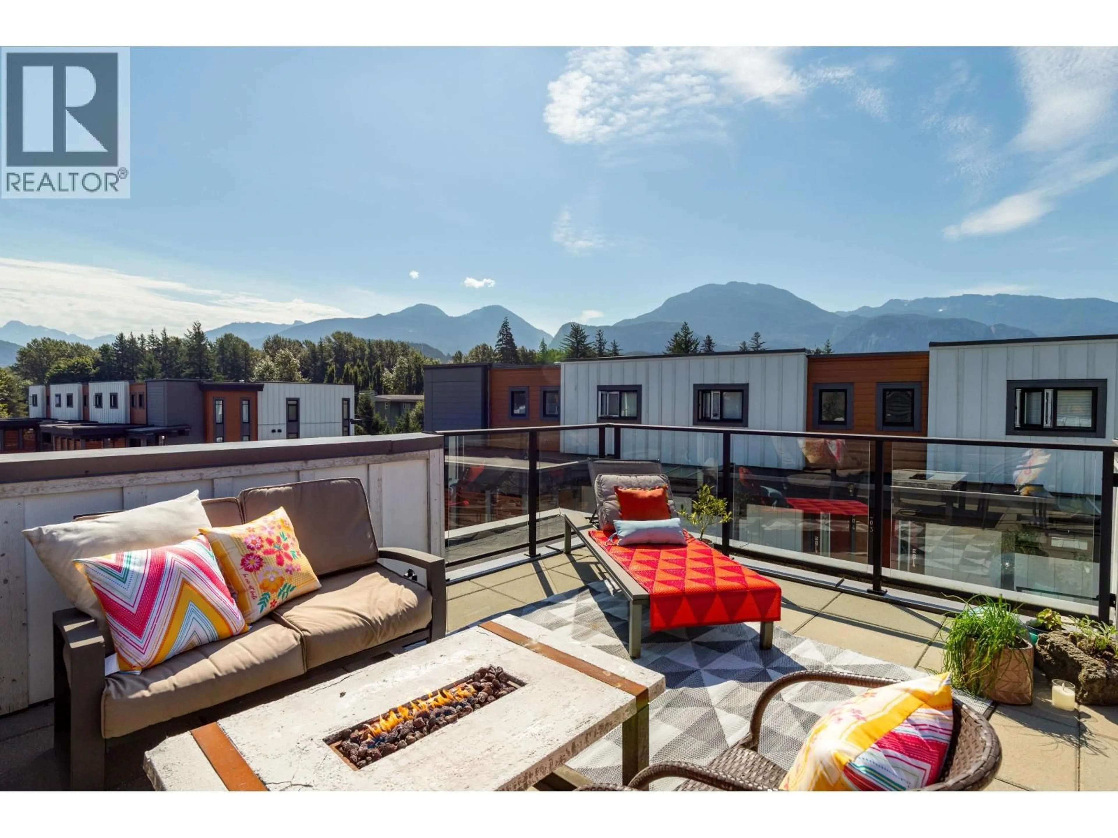 Patio, mountain view for 1 - 39769 GOVERNMENT ROAD, Squamish British Columbia V8B0Z1