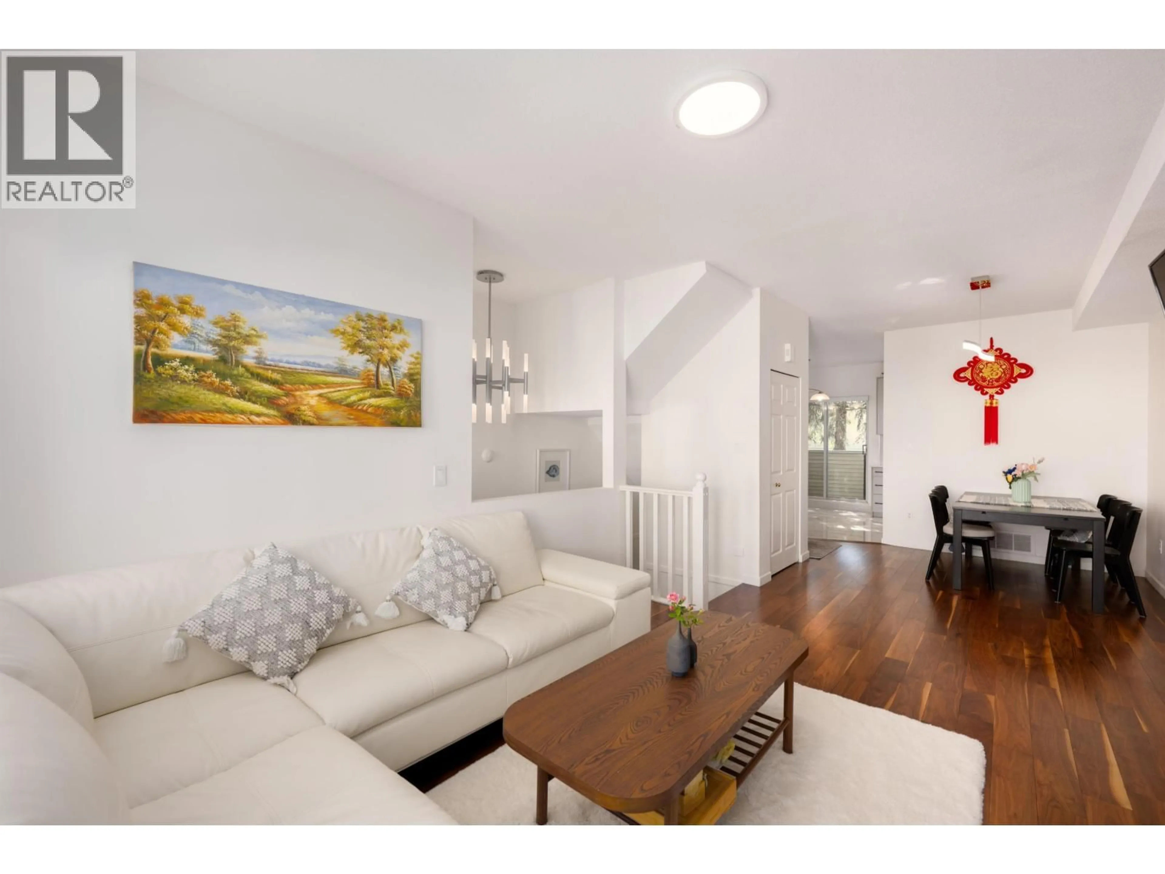 Living room with furniture, wood/laminate floor for 24 - 6700 RUMBLE STREET, Burnaby British Columbia V5E4H7