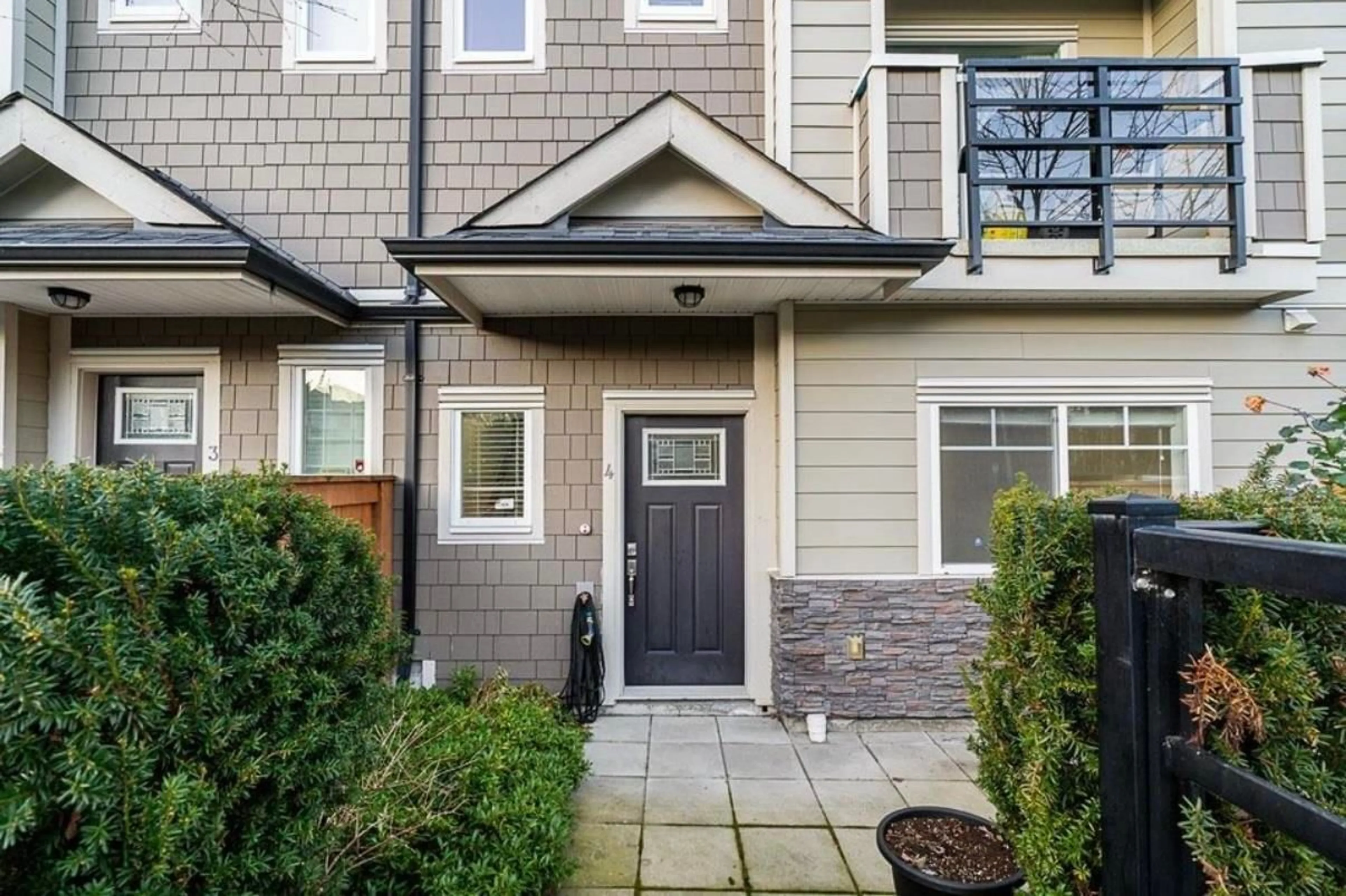 Unknown for 4 - 14285 64, Surrey British Columbia V3W1Z2