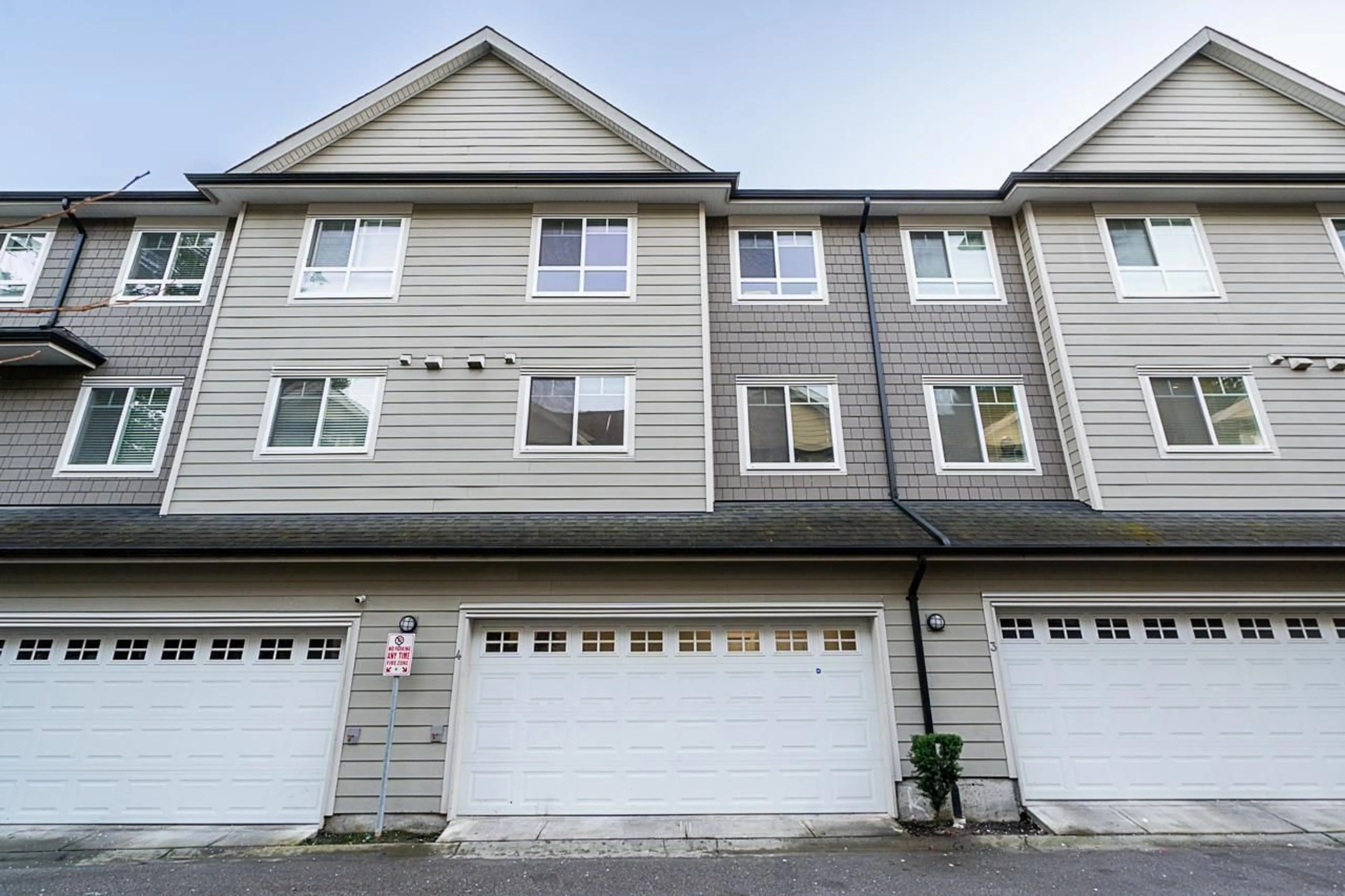 Home with vinyl exterior material, street for 4 - 14285 64, Surrey British Columbia V3W1Z2