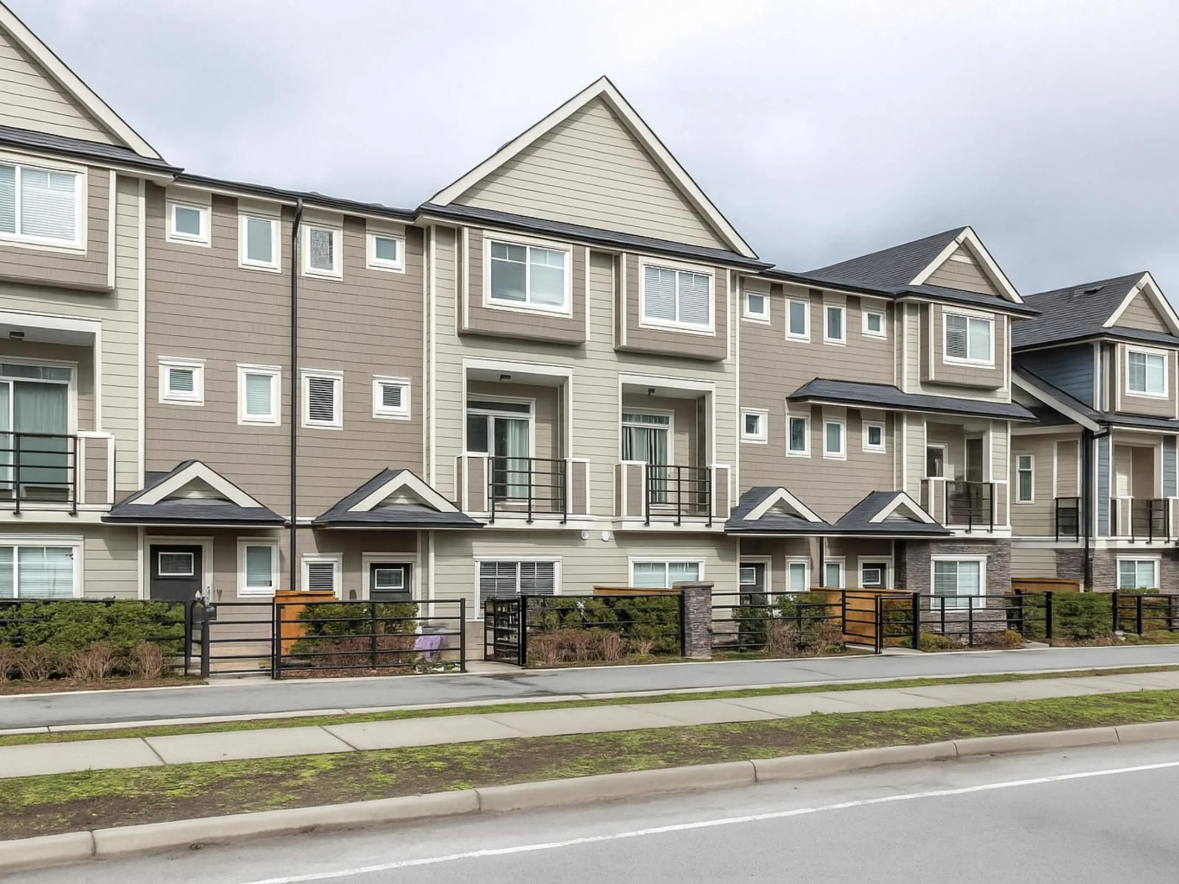 Unknown for 4 - 14285 64, Surrey British Columbia V3W1Z2