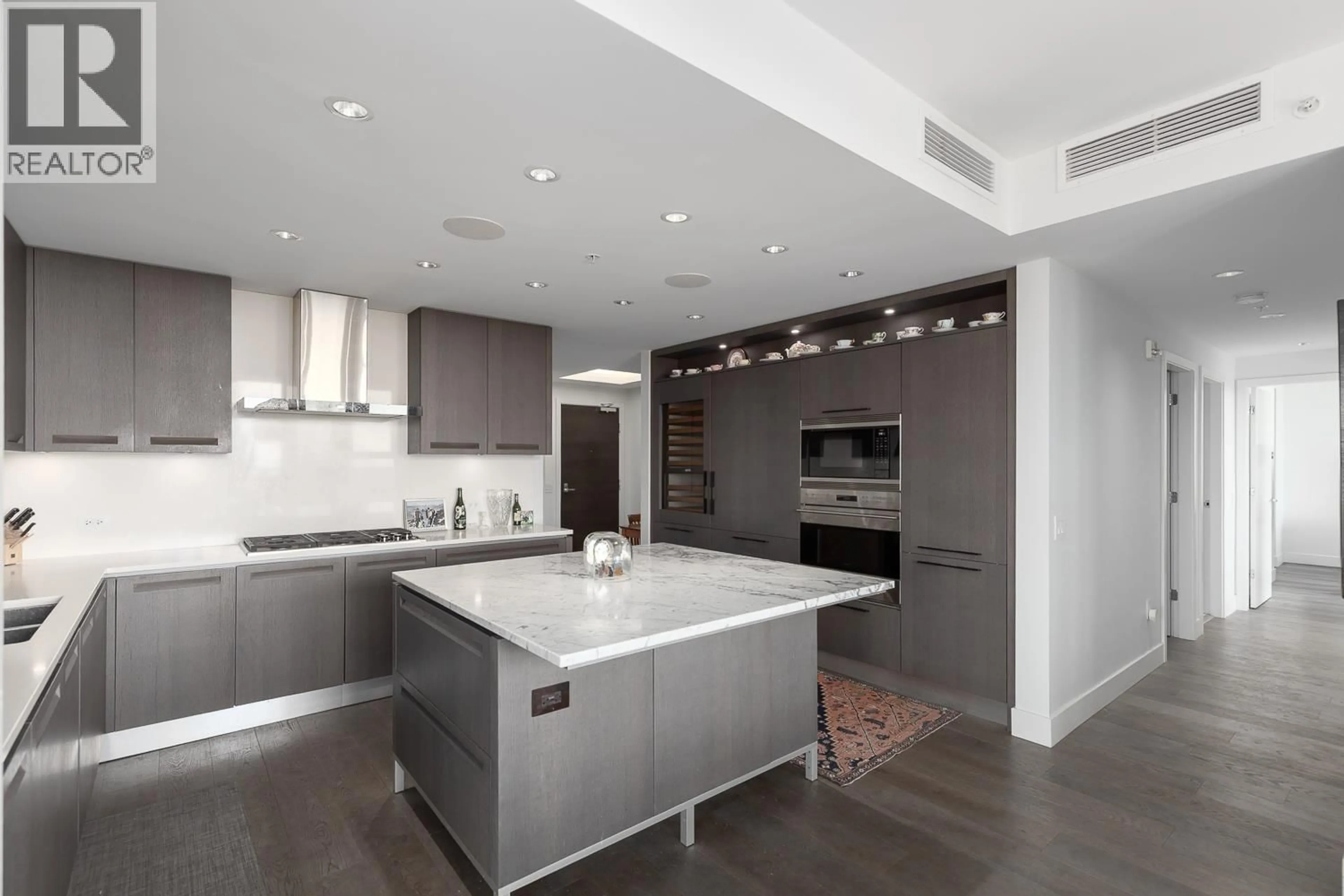 Contemporary kitchen, unknown for 501 - 2102 48TH AVENUE, Vancouver British Columbia V6M2P5