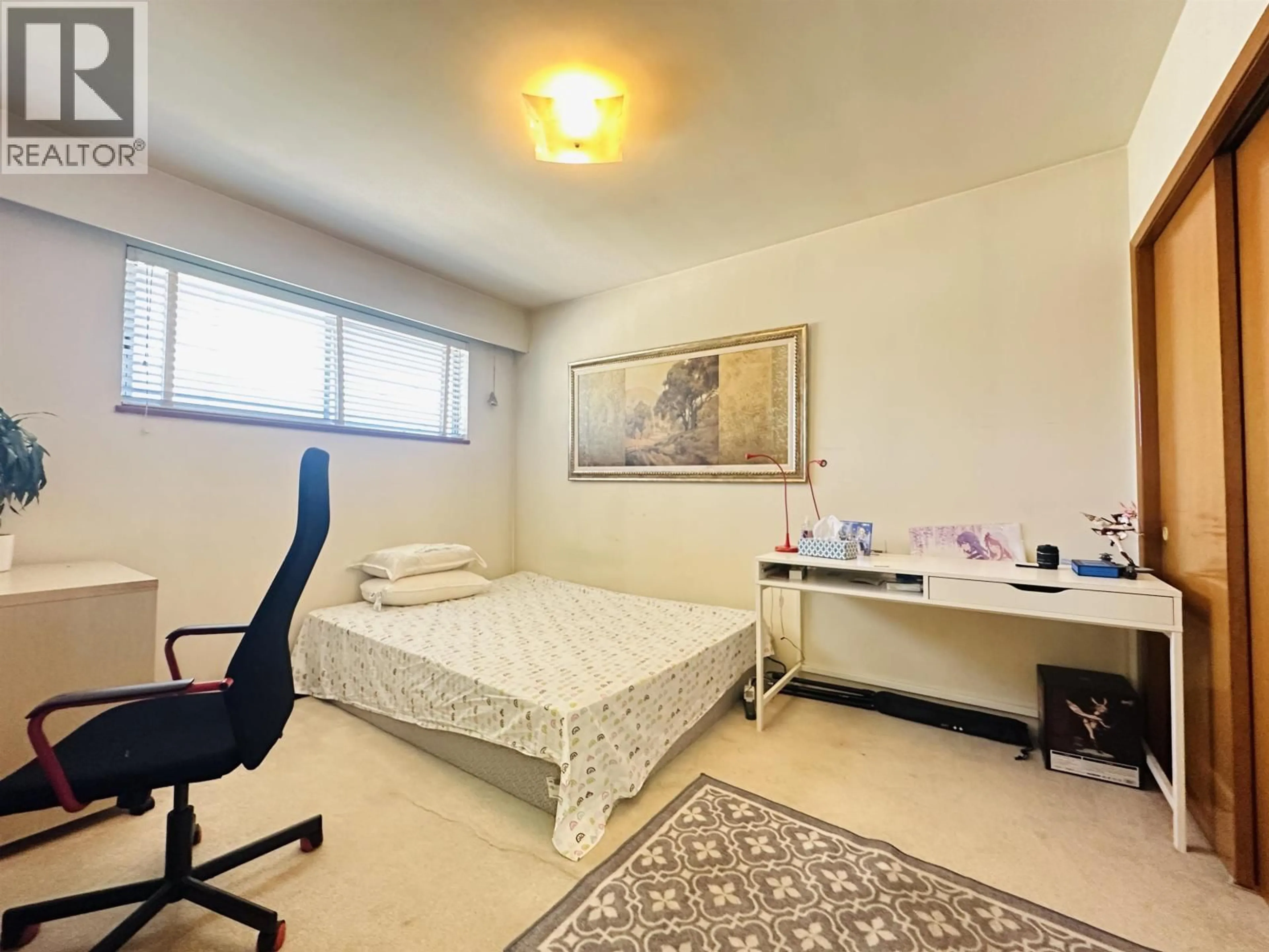 A pic of a room for 2887 24TH AVENUE, Vancouver British Columbia V6L1R3