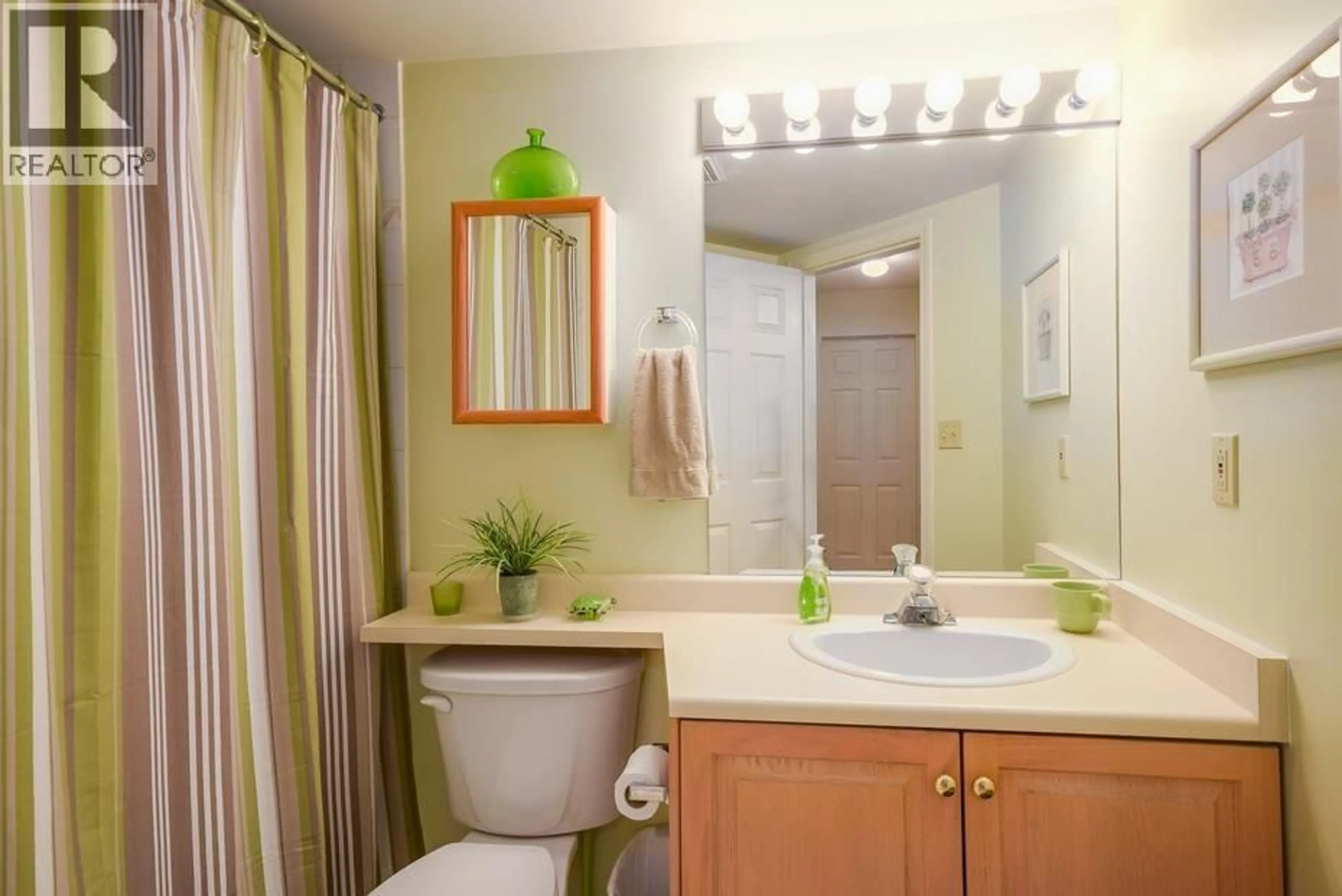 Standard bathroom, ceramic/tile floor for 109 - 1187 PIPELINE ROAD, Coquitlam British Columbia V3B4R9
