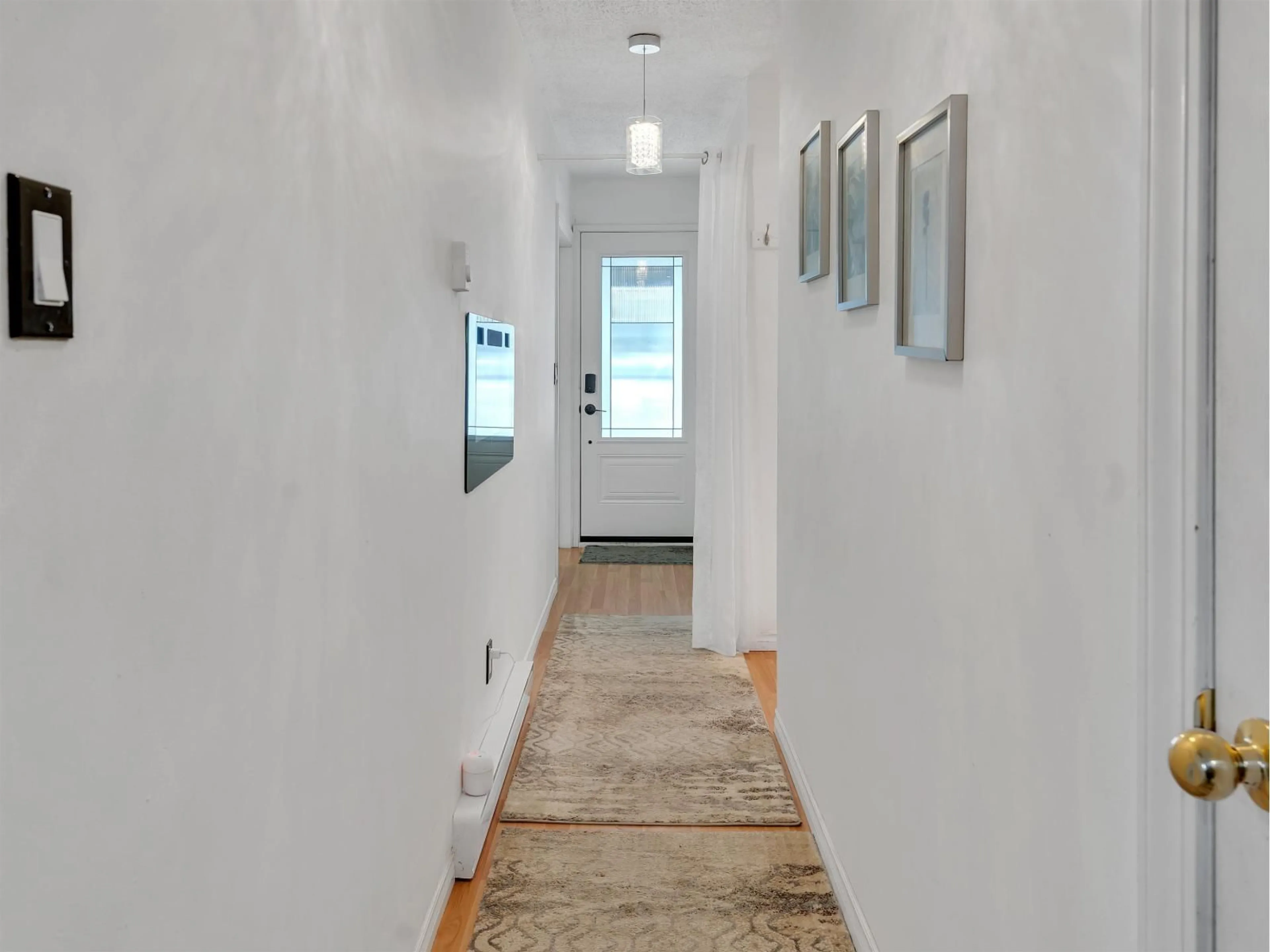 Indoor foyer for 62 - 32310 MOUAT, Abbotsford British Columbia V2T4J1