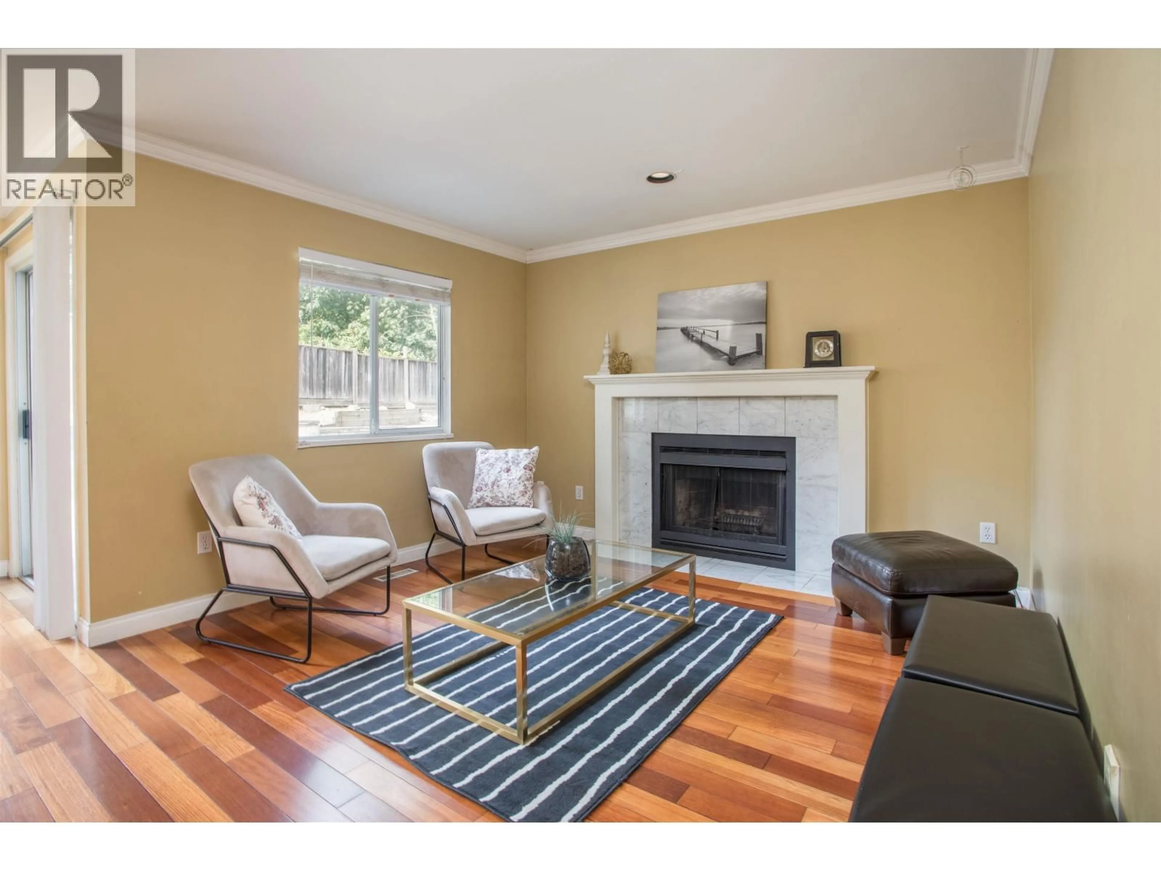 Living room with furniture, wood/laminate floor for 2425 MARIANA PLACE, Coquitlam British Columbia V3K6R3