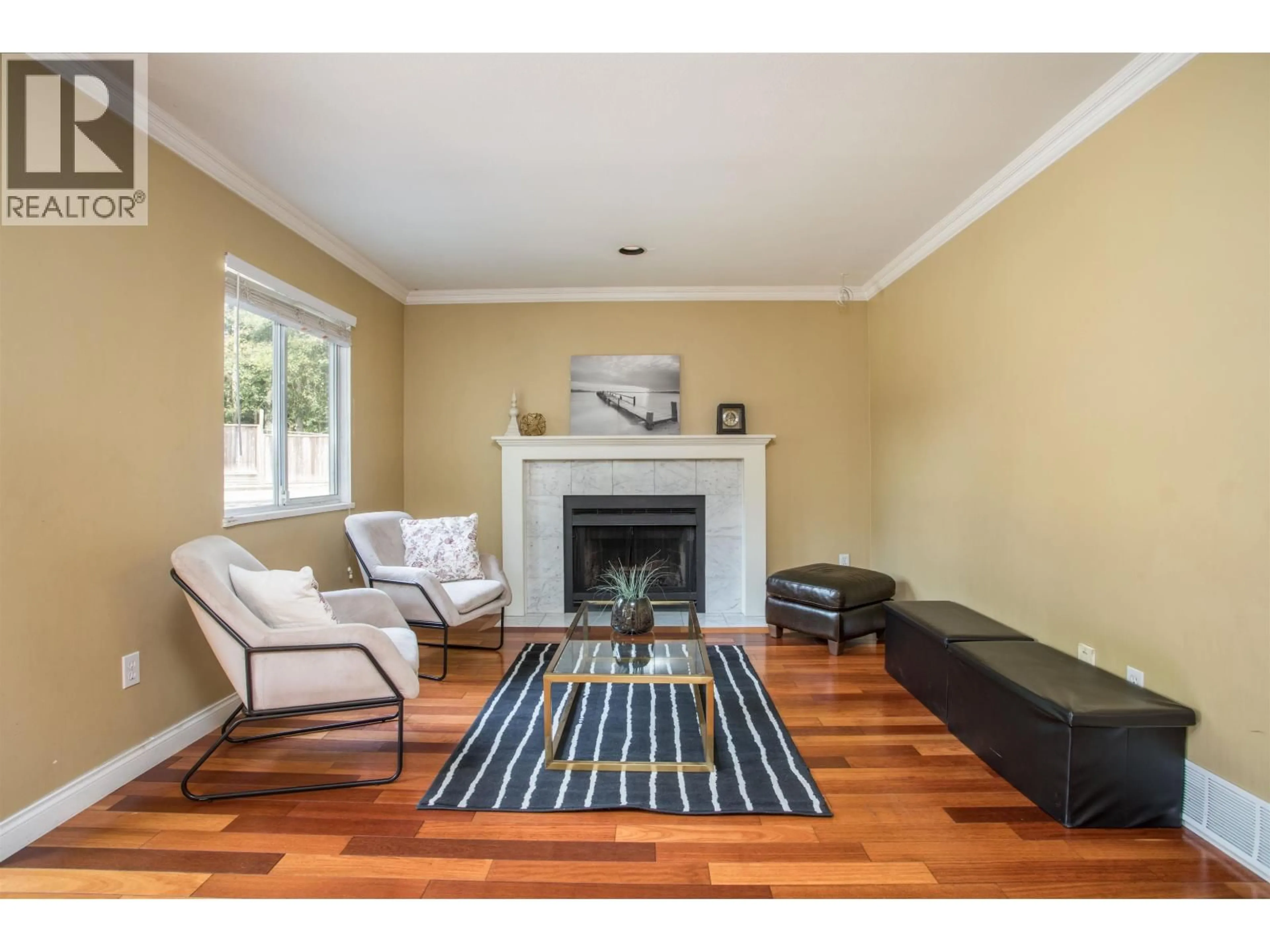 Living room with furniture, unknown for 2425 MARIANA PLACE, Coquitlam British Columbia V3K6R3
