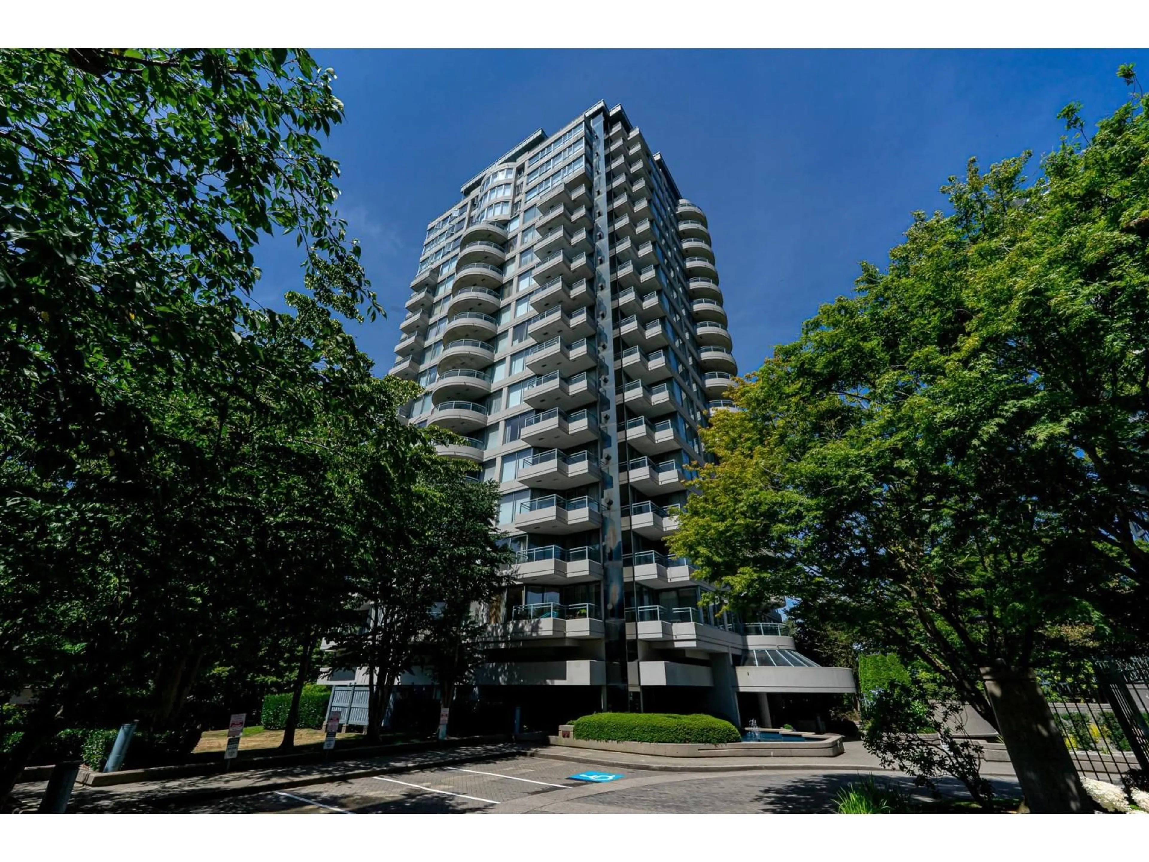 Indoor foyer for 806 - 13353 108, Surrey British Columbia V3T5T5