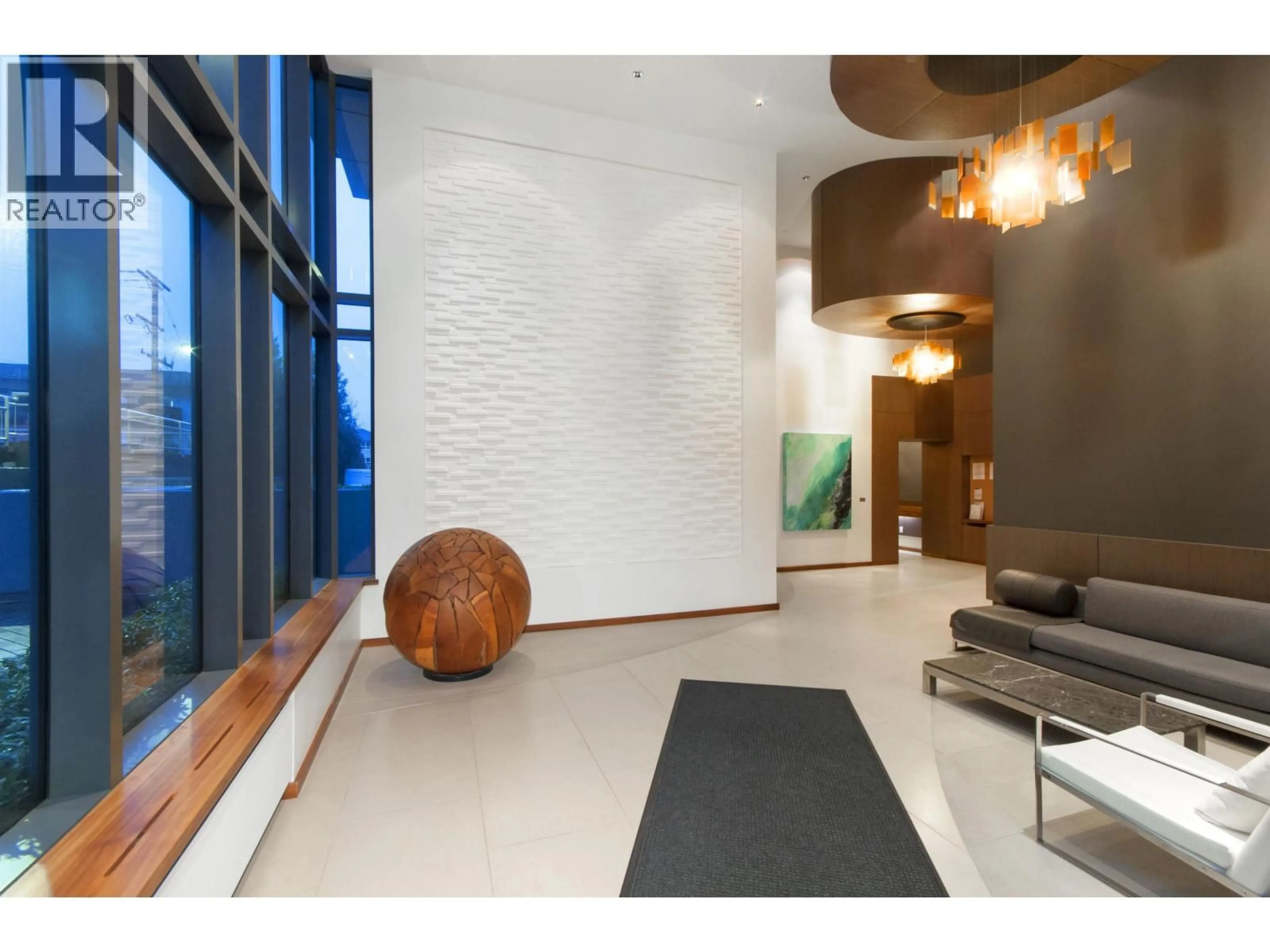 Indoor foyer for 703 - 111 13TH STREET, North Vancouver British Columbia V7L0C7