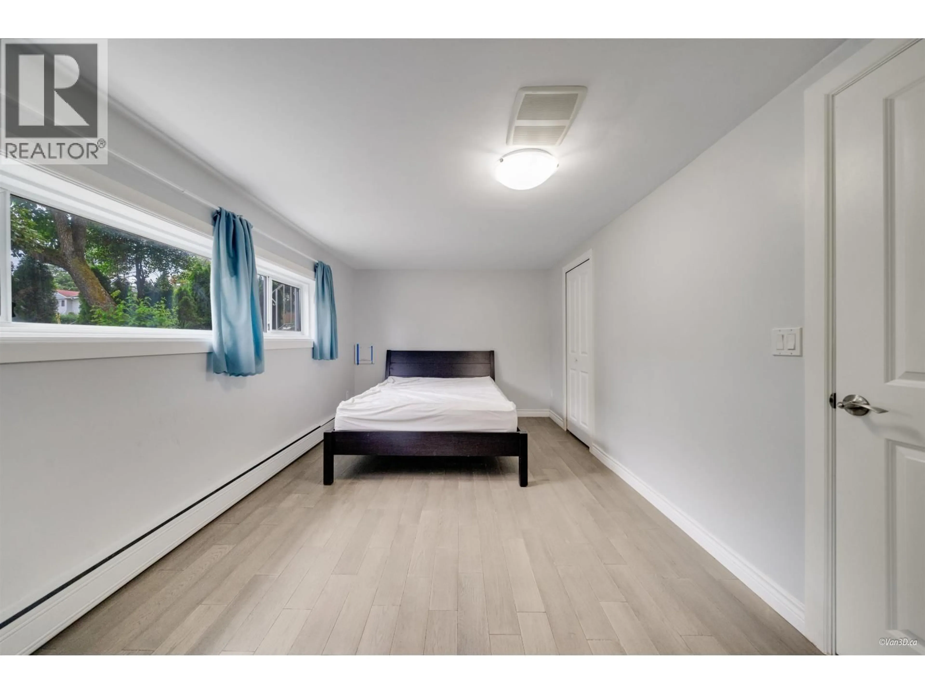 A pic of a room for 4366 GILPIN CRESCENT, Burnaby British Columbia V5G2K4