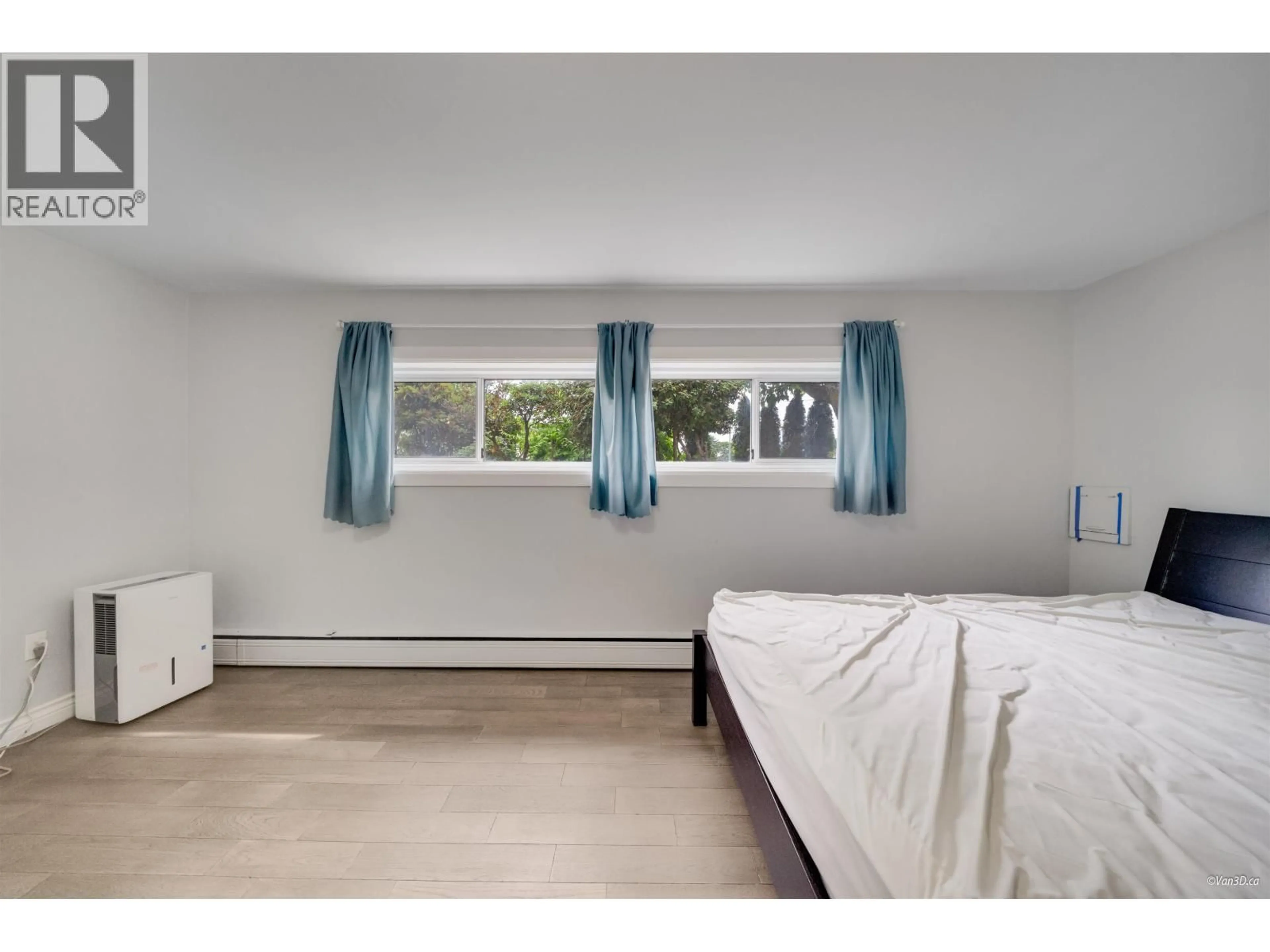 A pic of a room for 4366 GILPIN CRESCENT, Burnaby British Columbia V5G2K4