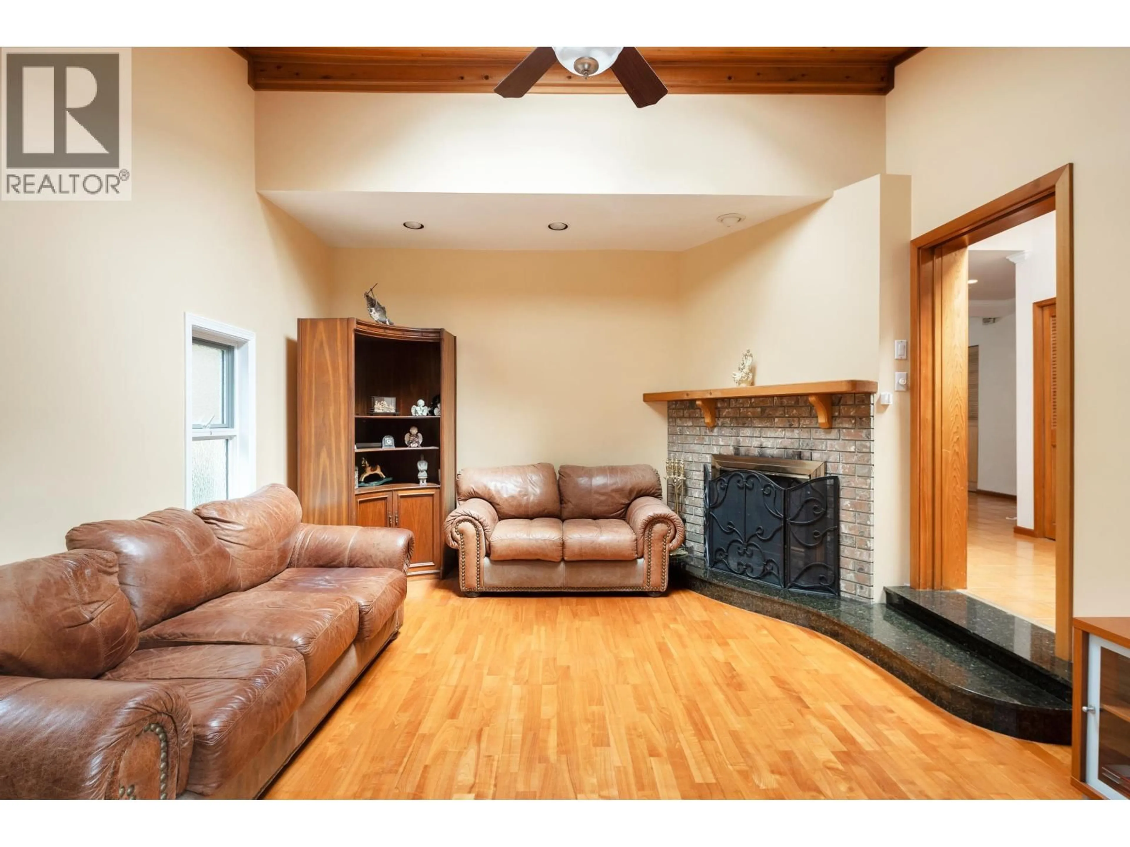 Living room with furniture, wood/laminate floor for 2929 24TH AVENUE, Vancouver British Columbia V6L1R5