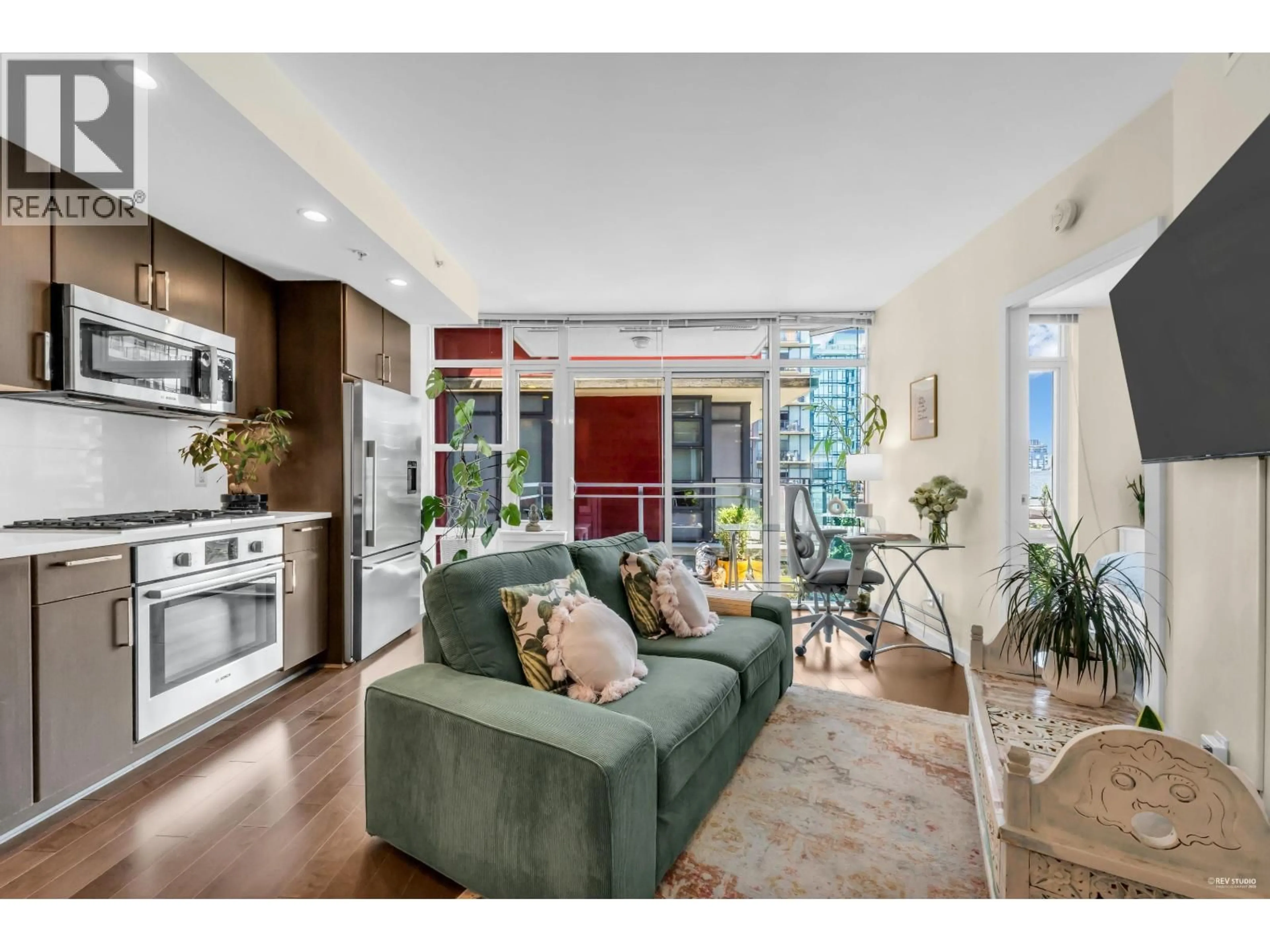 Open concept kitchen, unknown for 610 - 88 1ST AVENUE, Vancouver British Columbia V5Y0K2