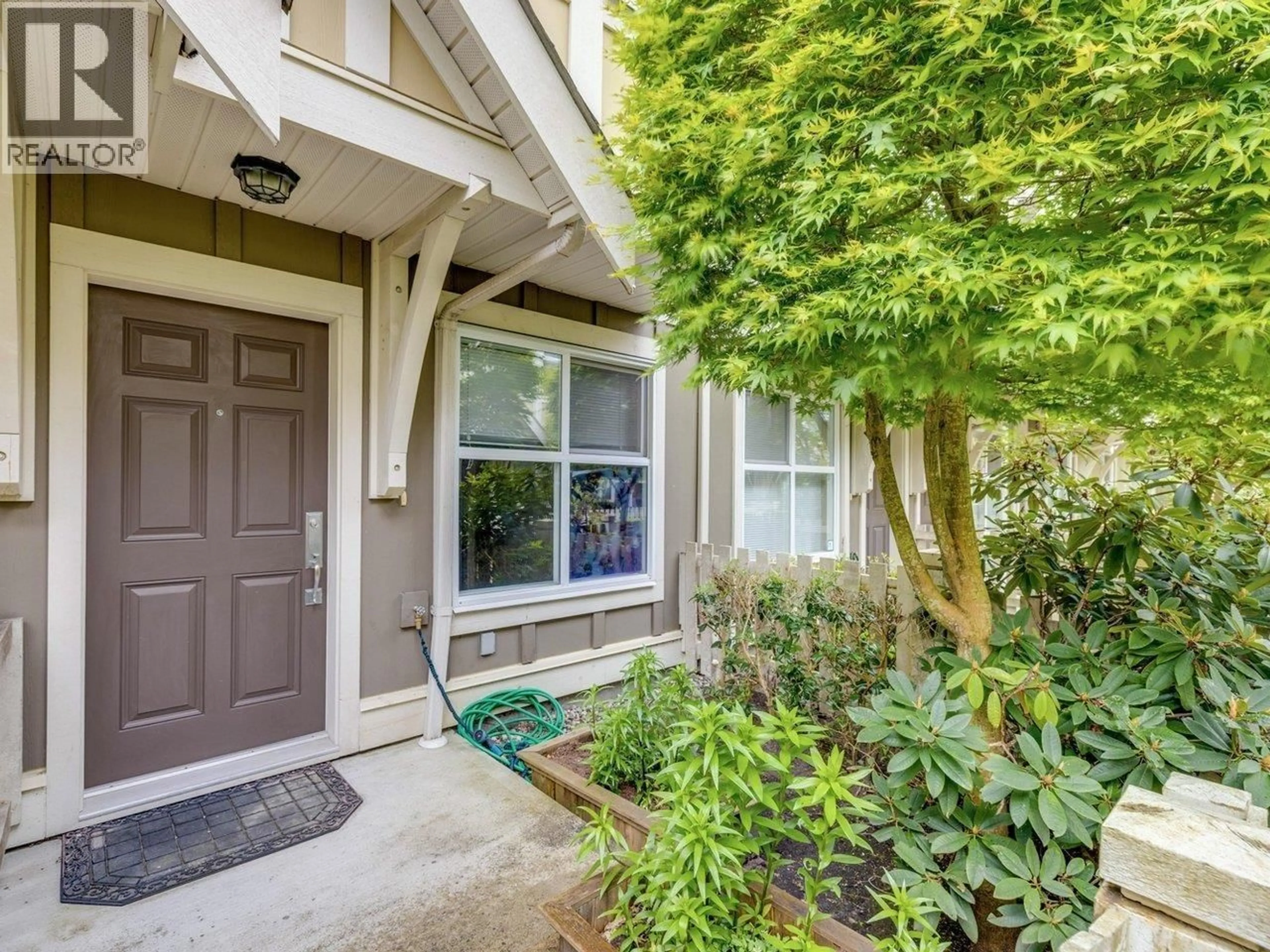 Indoor entryway for 16 - 9333 FERNDALE ROAD, Richmond British Columbia V6Y1X4