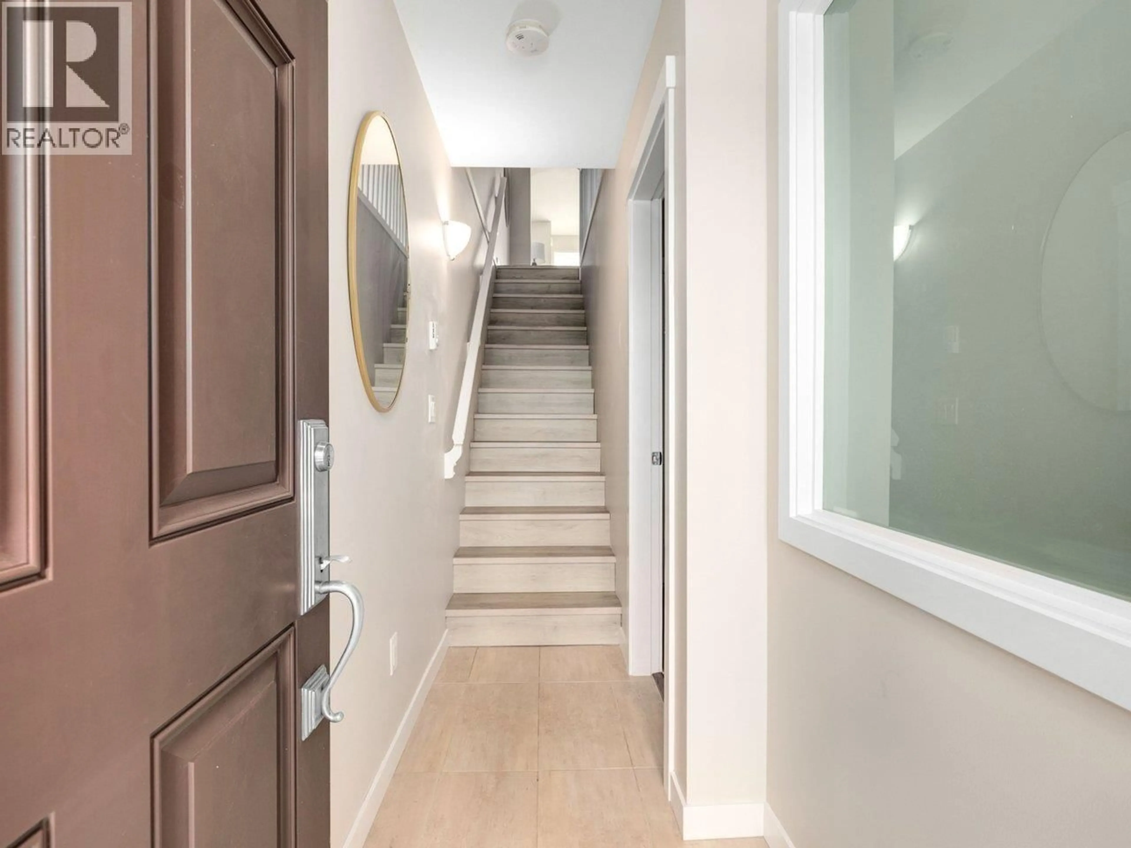 Indoor entryway for 16 - 9333 FERNDALE ROAD, Richmond British Columbia V6Y1X4
