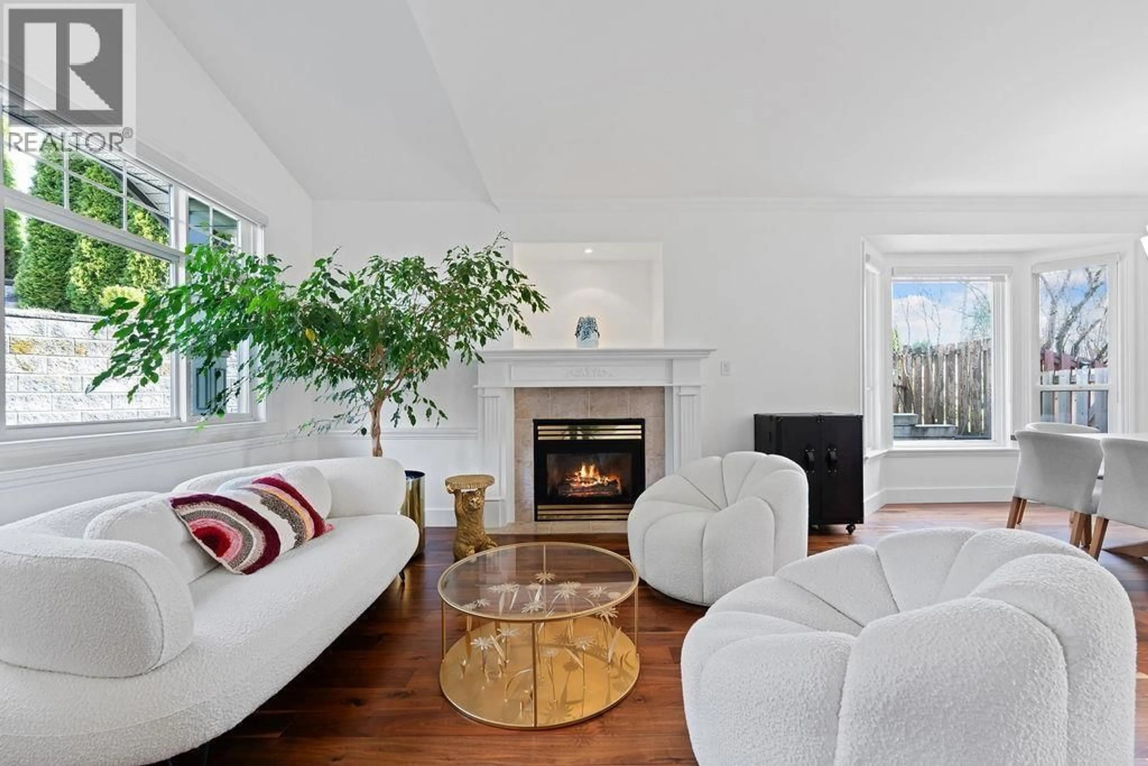 Living room with furniture, unknown for 1075 ADDERLEY STREET, North Vancouver British Columbia V7L1T4