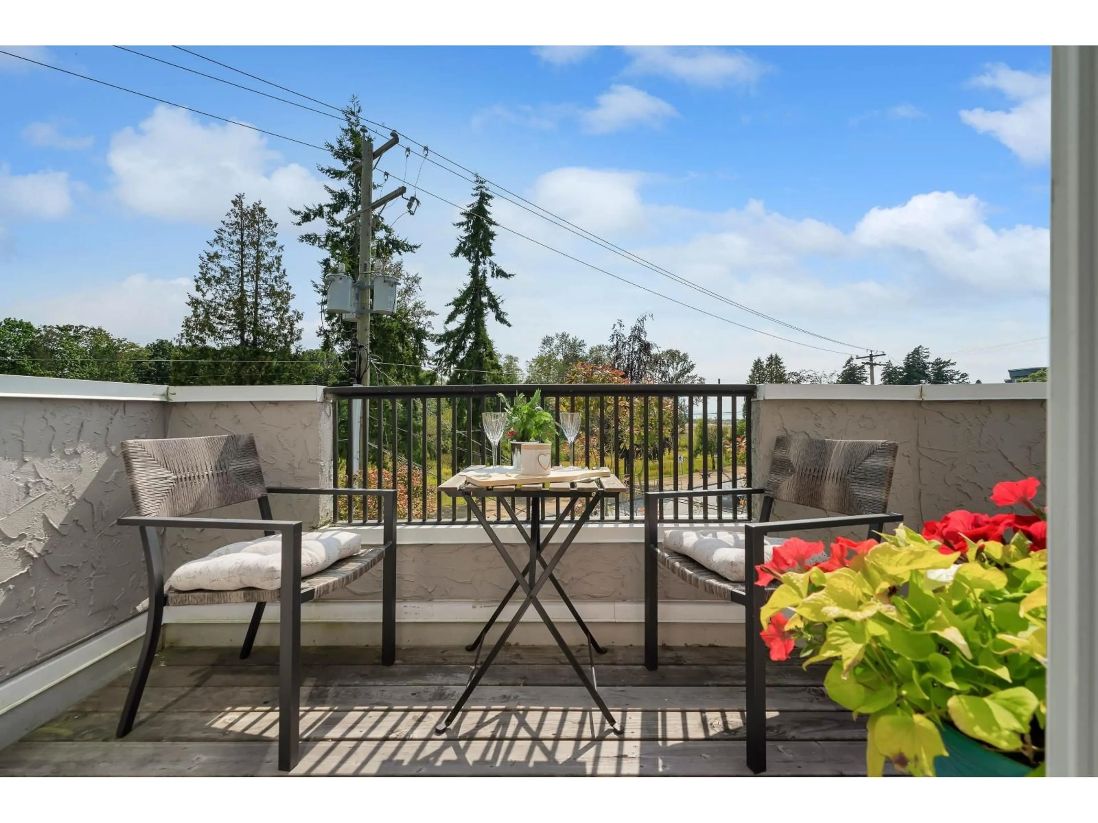 Patio, water/lake/river/ocean view for 14 - 15971 MARINE, White Rock British Columbia V4B1P8