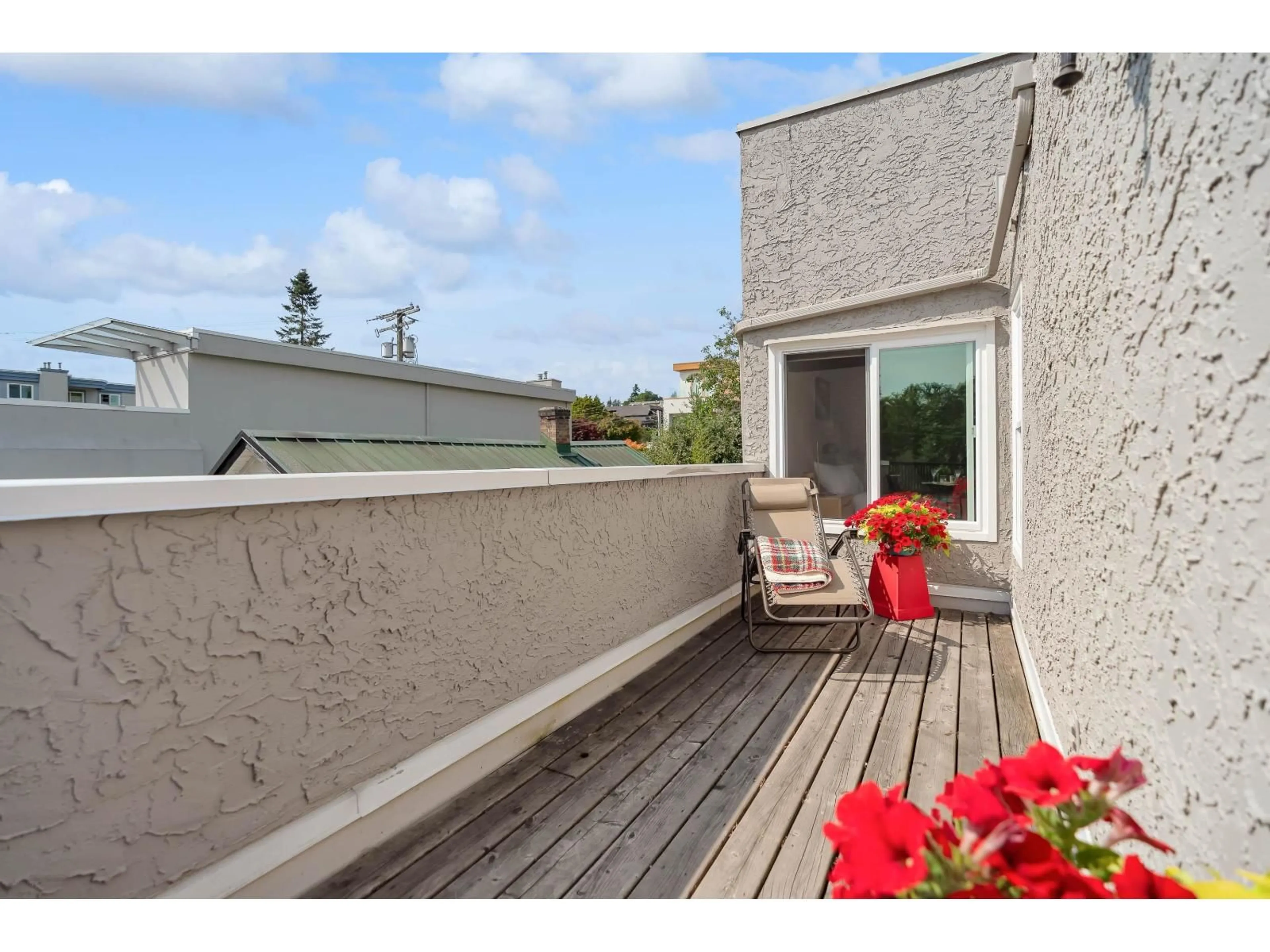 Patio, street for 14 - 15971 MARINE, White Rock British Columbia V4B1P8