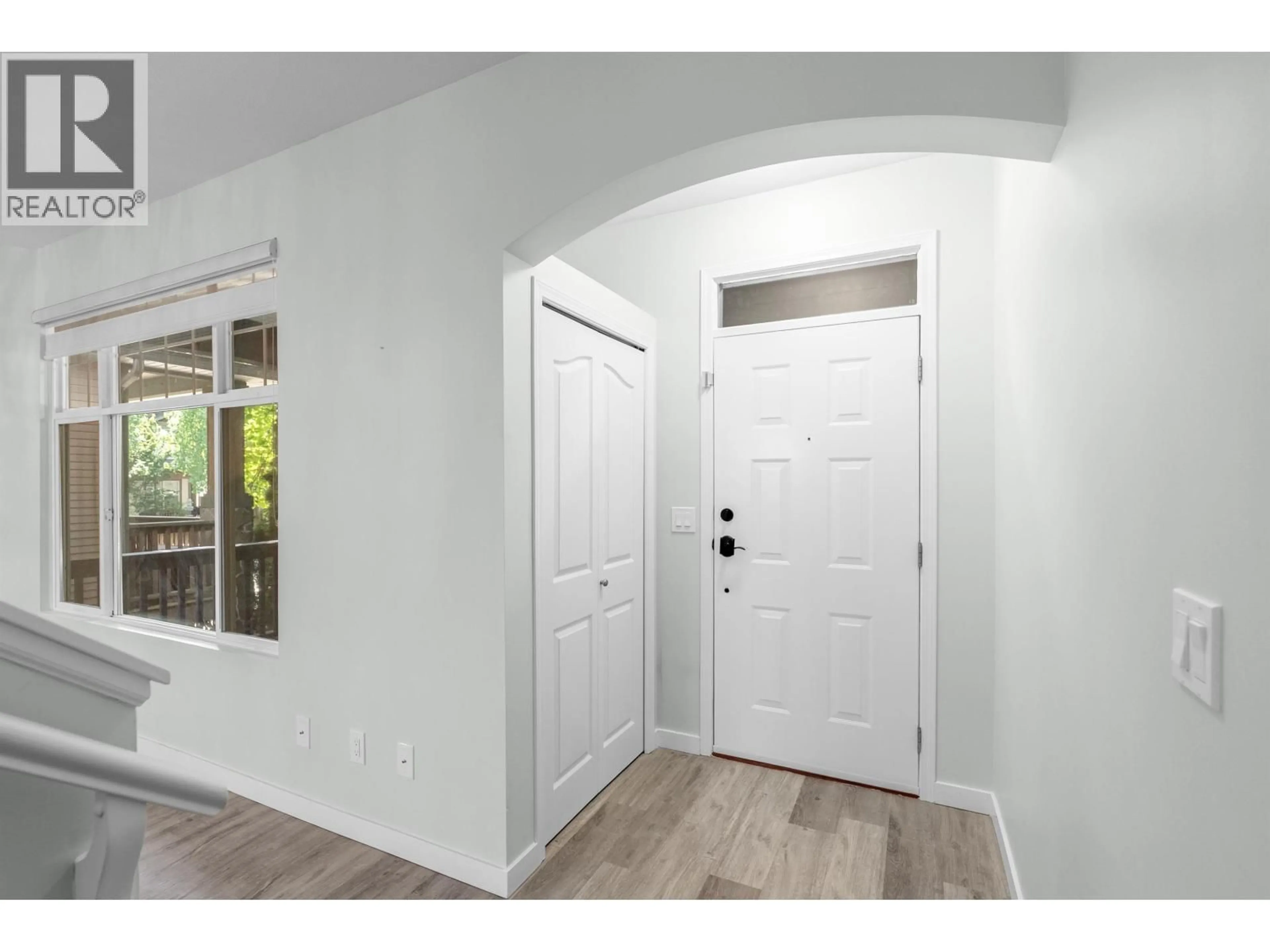 Indoor entryway for 10256 243A STREET, Maple Ridge British Columbia V2W1Y3