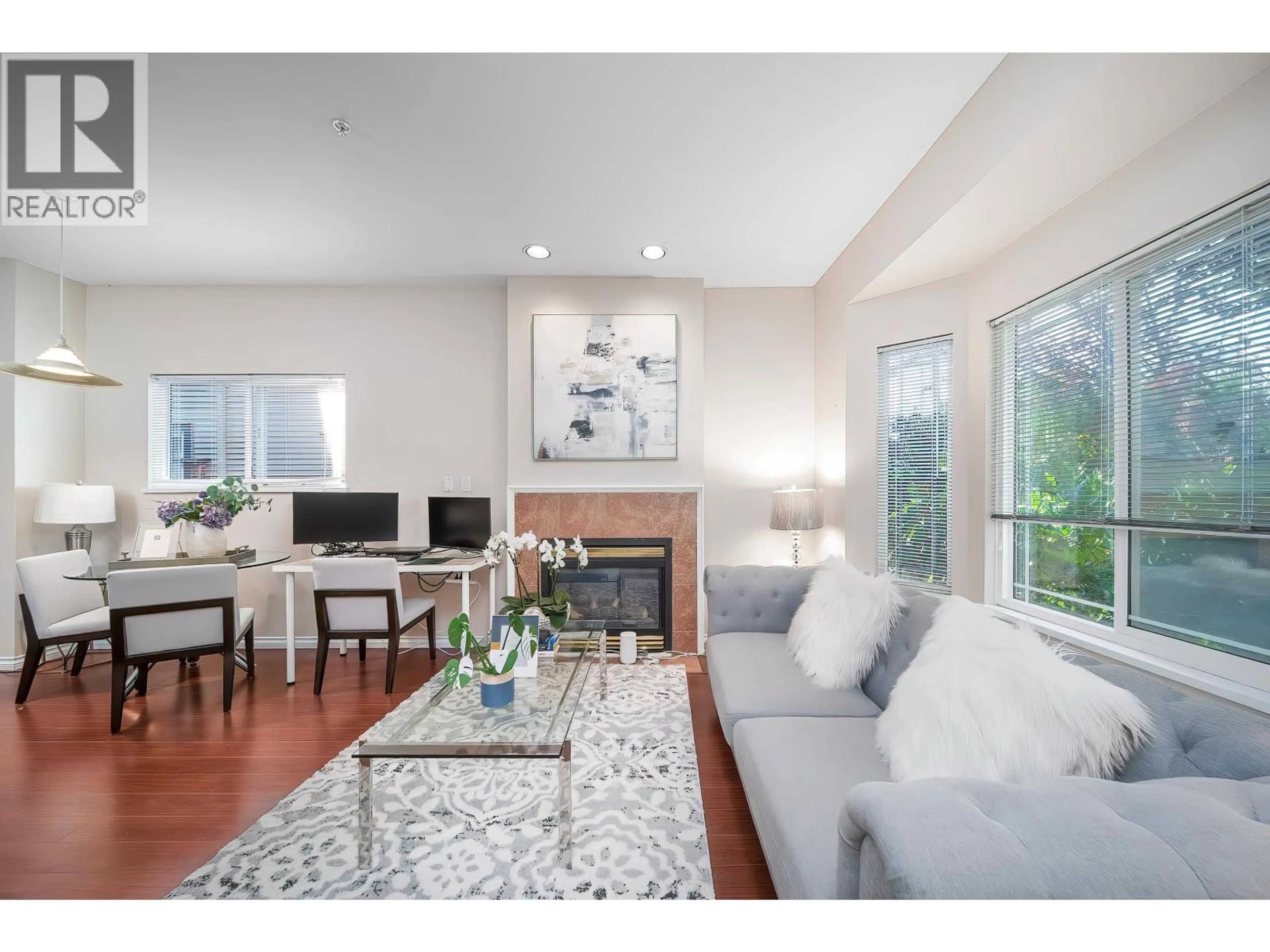 Living room with furniture, wood/laminate floor for 7668 BENNETT ROAD, Richmond British Columbia V6Y1N2
