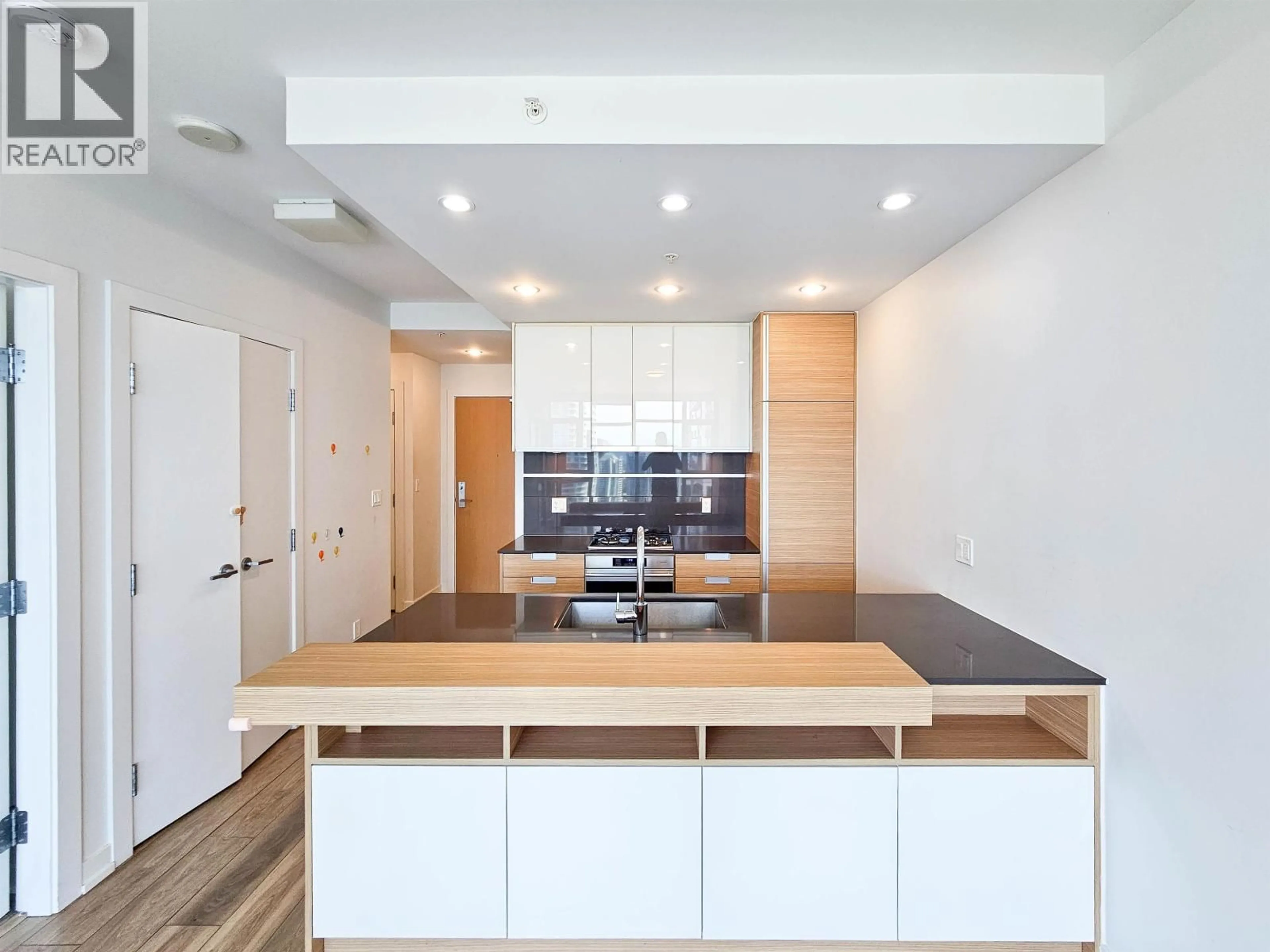 Open concept kitchen, unknown for 2602 - 4688 KINGSWAY, Burnaby British Columbia V5H0E9