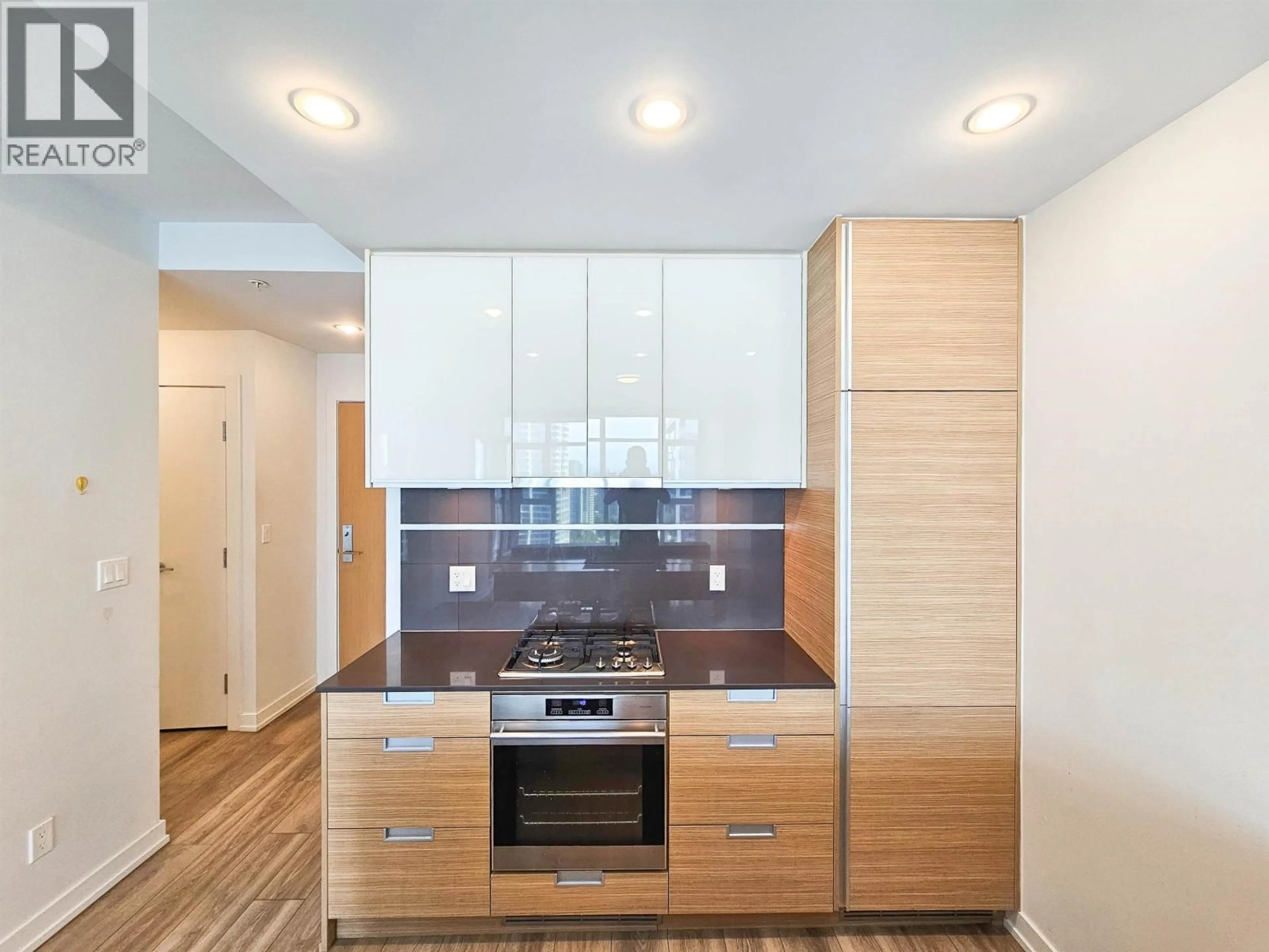 Contemporary kitchen, unknown for 2602 - 4688 KINGSWAY, Burnaby British Columbia V5H0E9