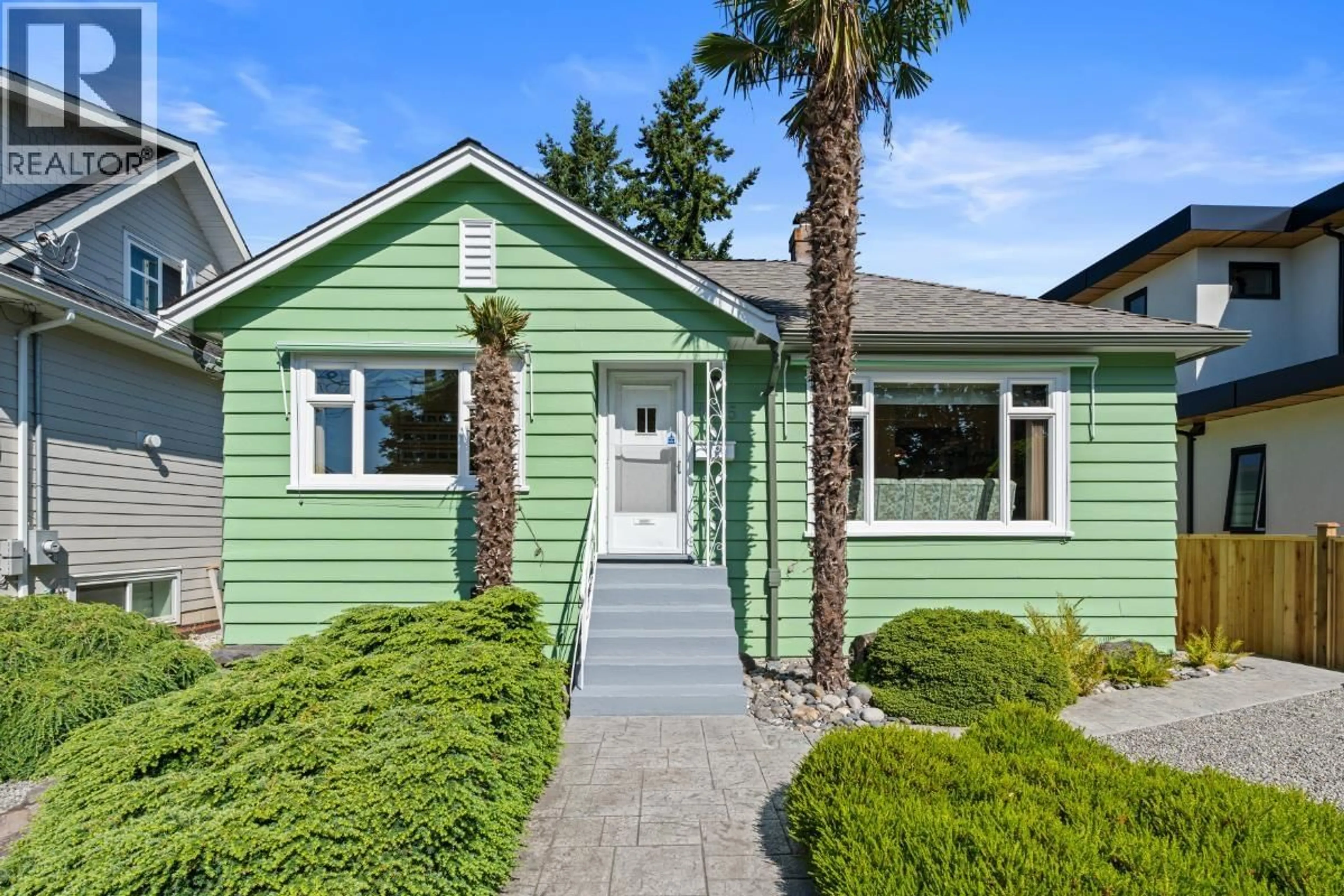 Home with vinyl exterior material, street for 1415 LONDON STREET, New Westminster British Columbia V3M3C3