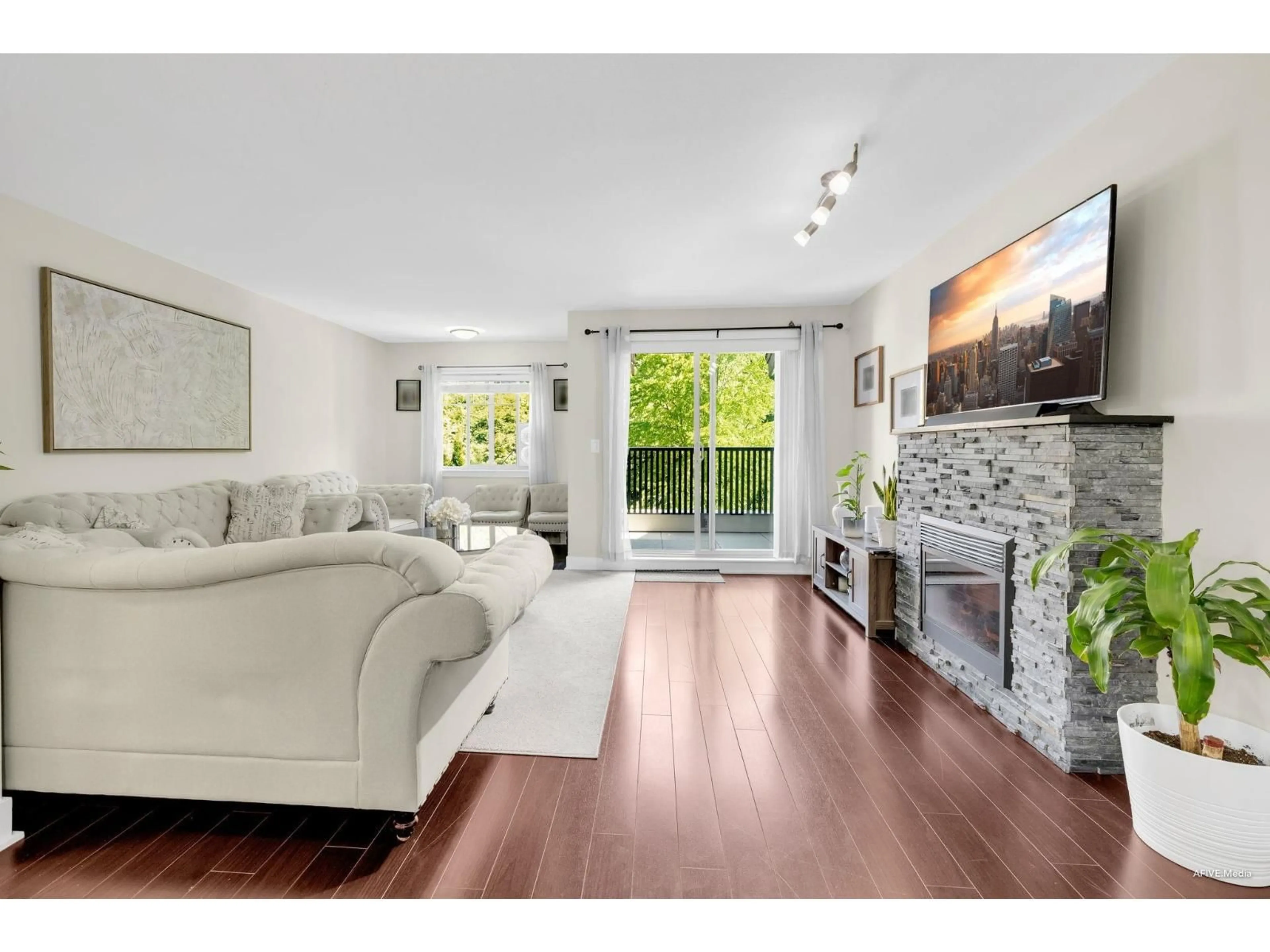 Living room with furniture, wood/laminate floor for 110 - 13368 72ND, Surrey British Columbia V3W2N6