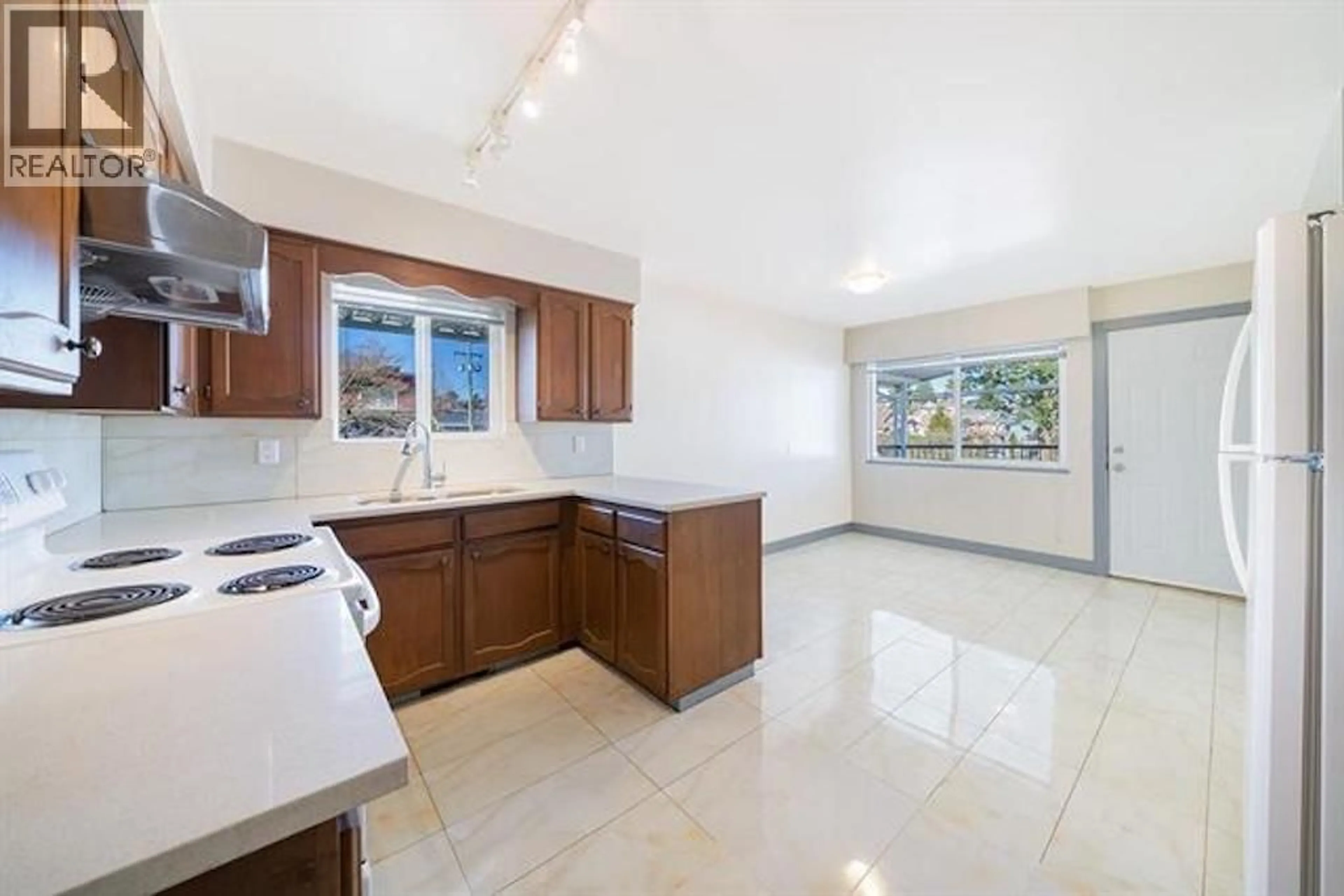 Open concept kitchen, ceramic/tile floor for 5664 LANARK STREET, Vancouver British Columbia V5P2Y3