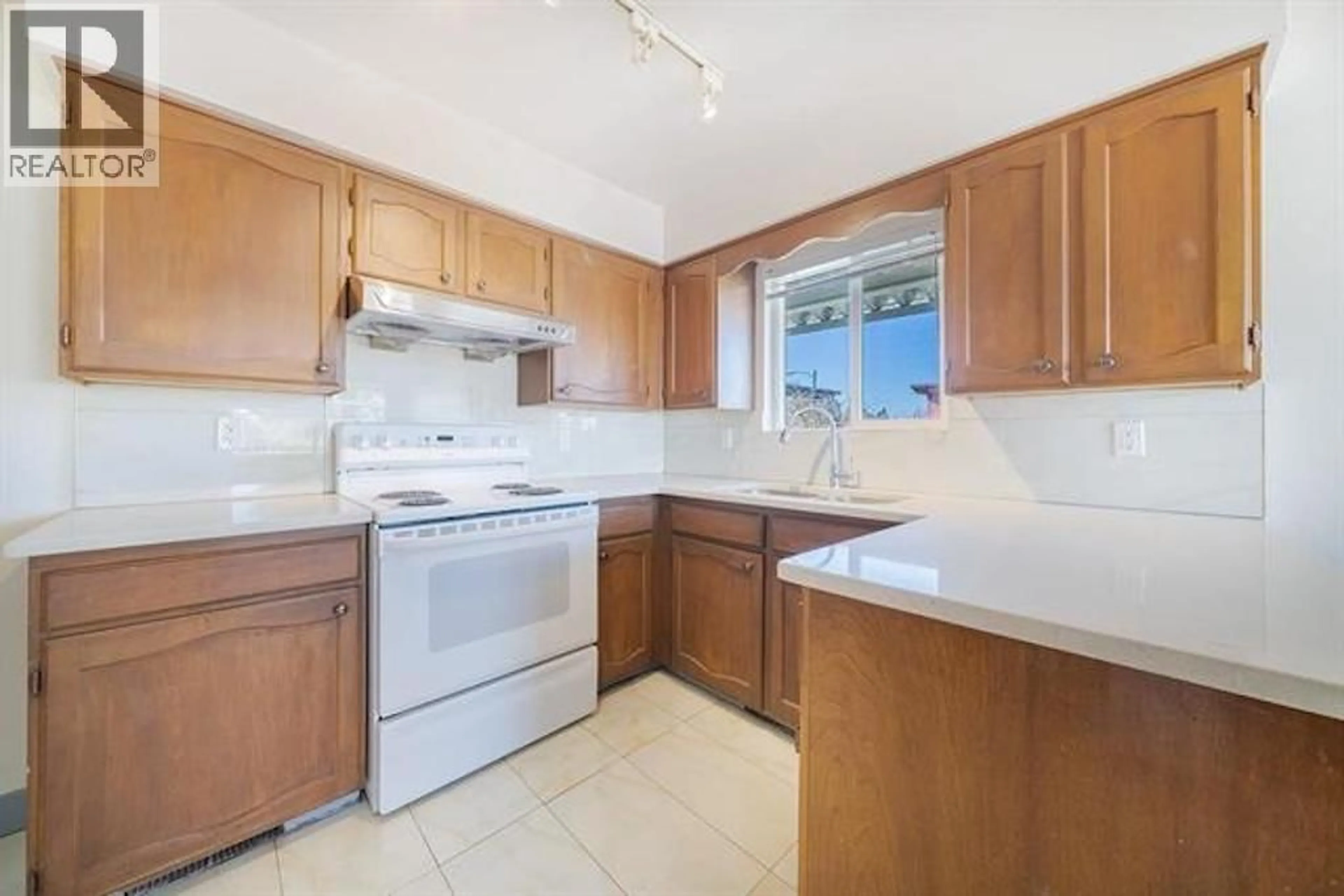 Standard kitchen, ceramic/tile floor for 5664 LANARK STREET, Vancouver British Columbia V5P2Y3