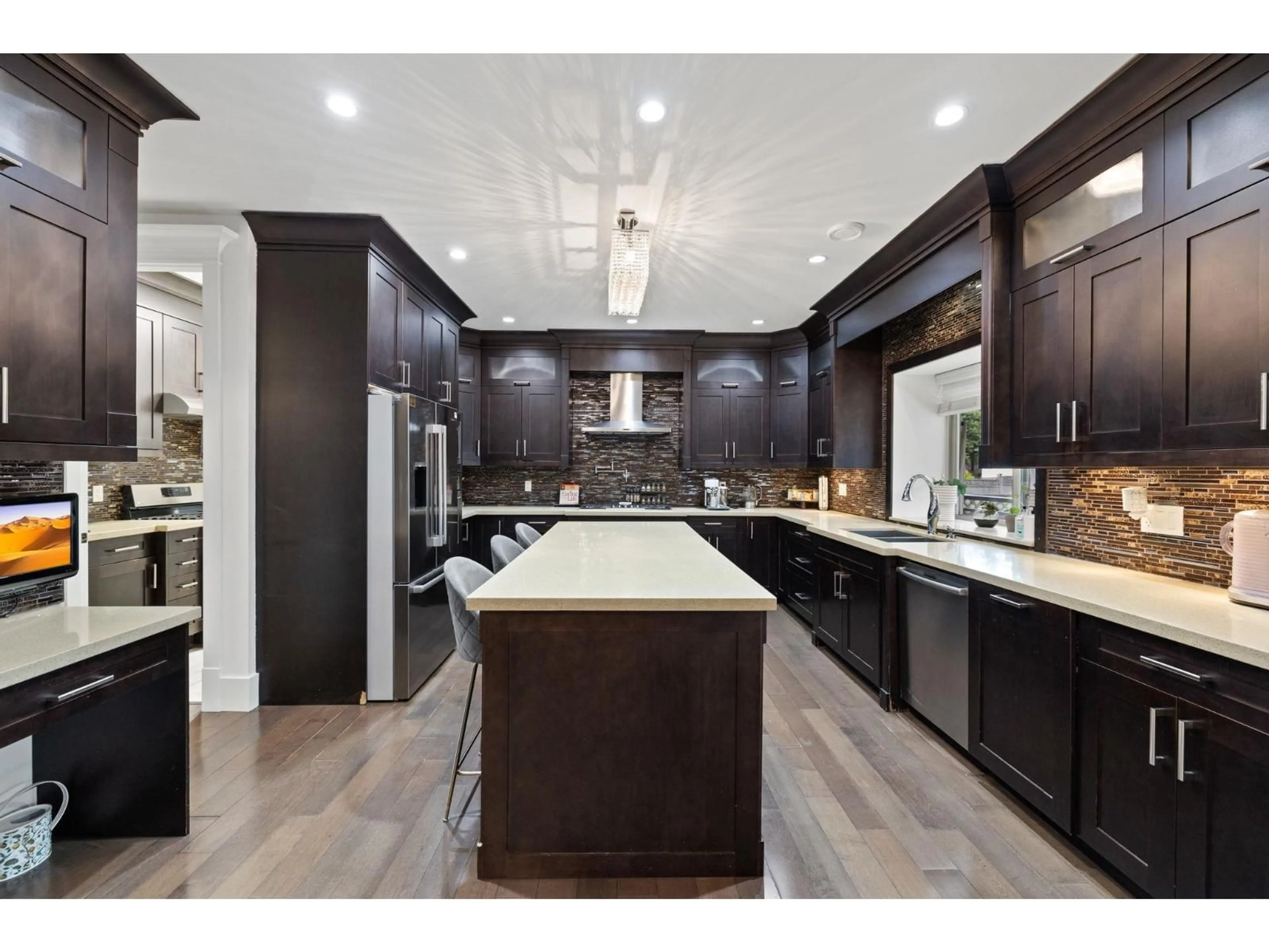 Contemporary kitchen, unknown for 16450 87A, Surrey British Columbia V4N1E7