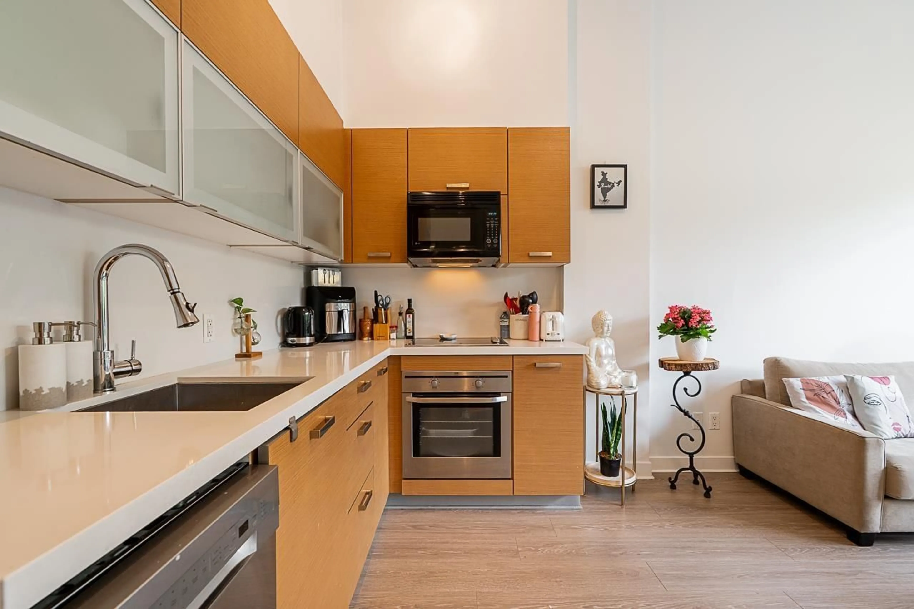 Standard kitchen, unknown for 105 - 13380 108, Surrey British Columbia V3T0E7