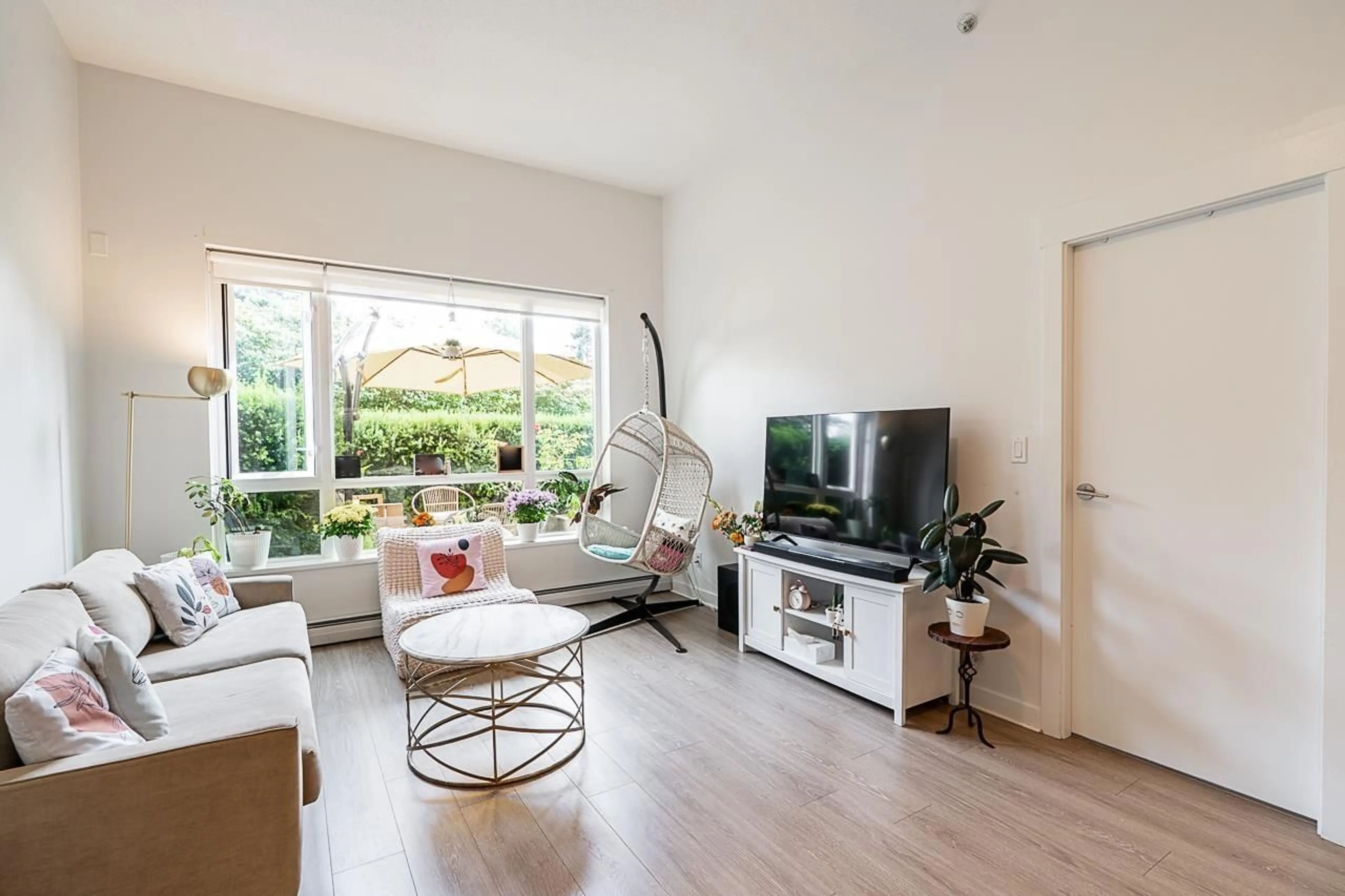 Living room with furniture, unknown for 105 - 13380 108, Surrey British Columbia V3T0E7
