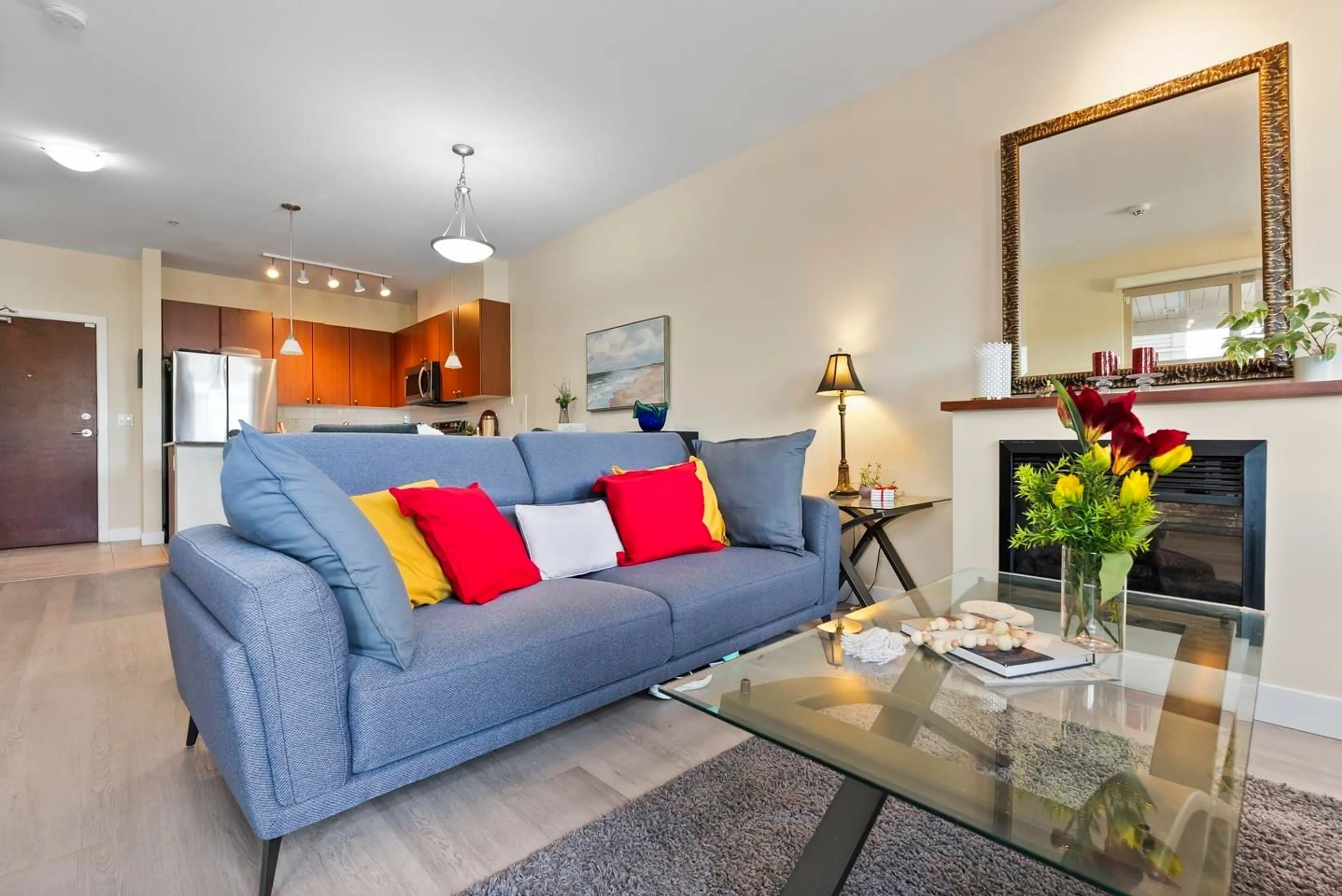 Living room with furniture, unknown for 221 - 15380 102A, Surrey British Columbia V3R0B3