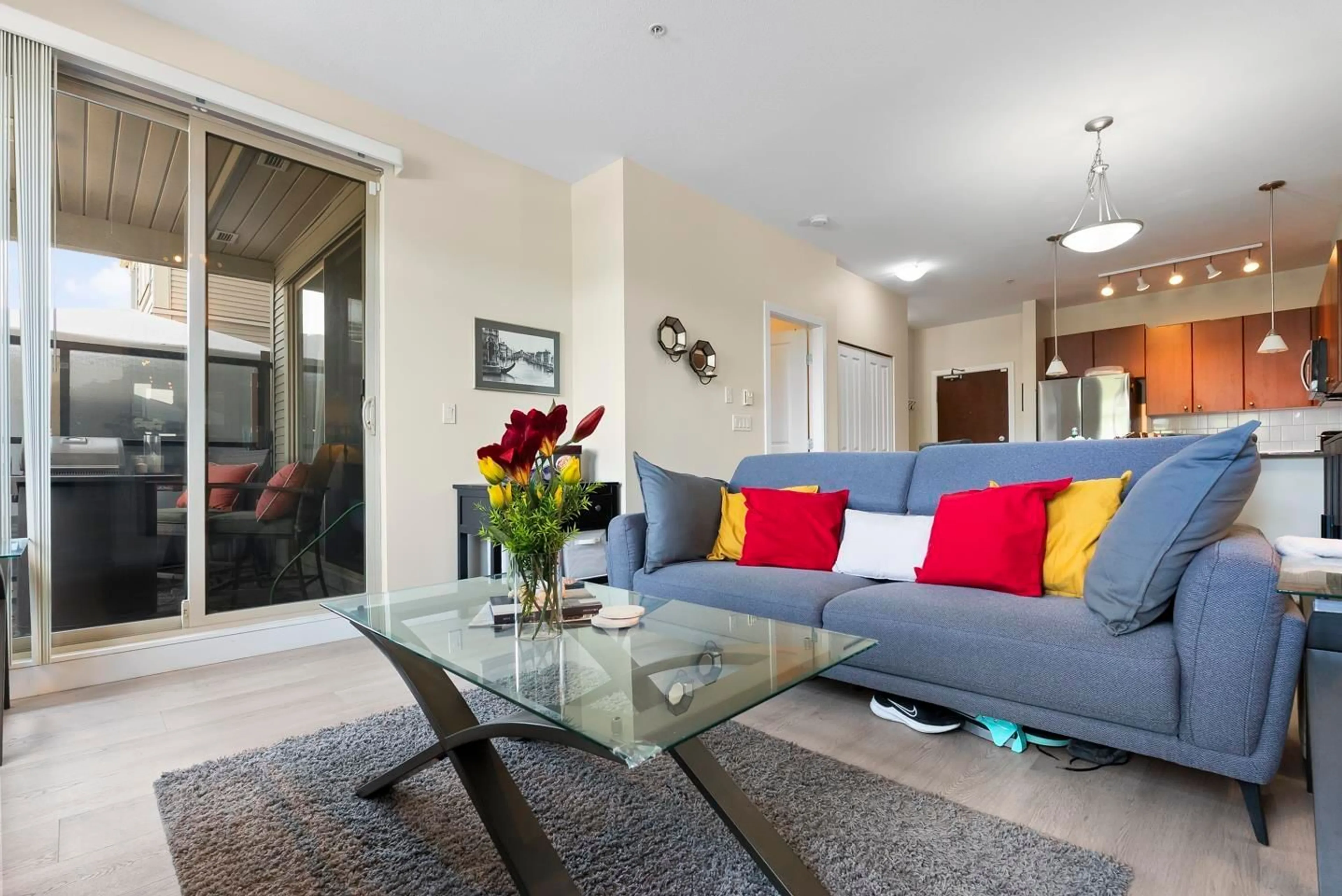 Living room with furniture, unknown for 221 - 15380 102A, Surrey British Columbia V3R0B3