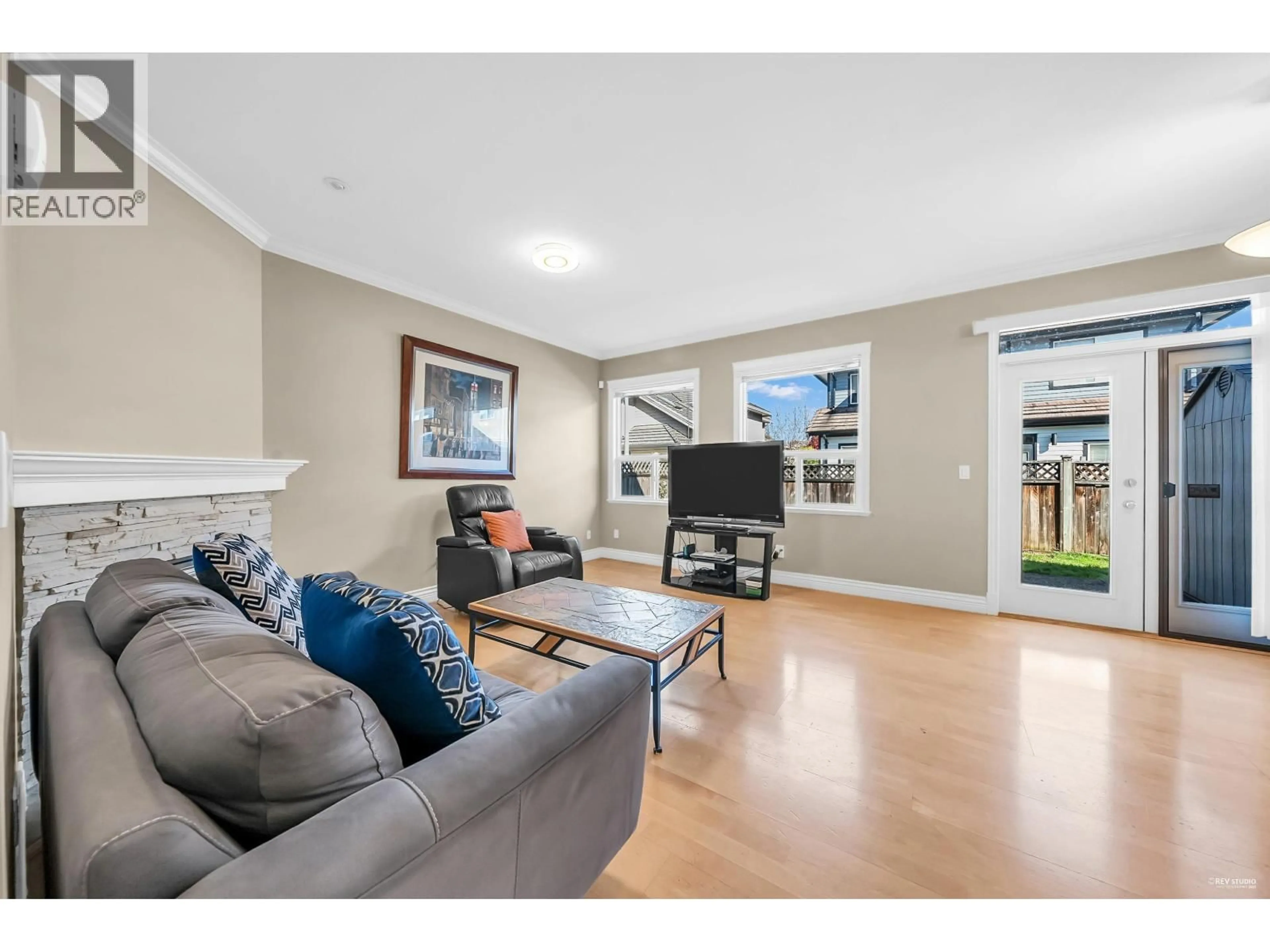 Living room with furniture, wood/laminate floor for 5393 WOODWARDS ROAD, Richmond British Columbia V7E1G9