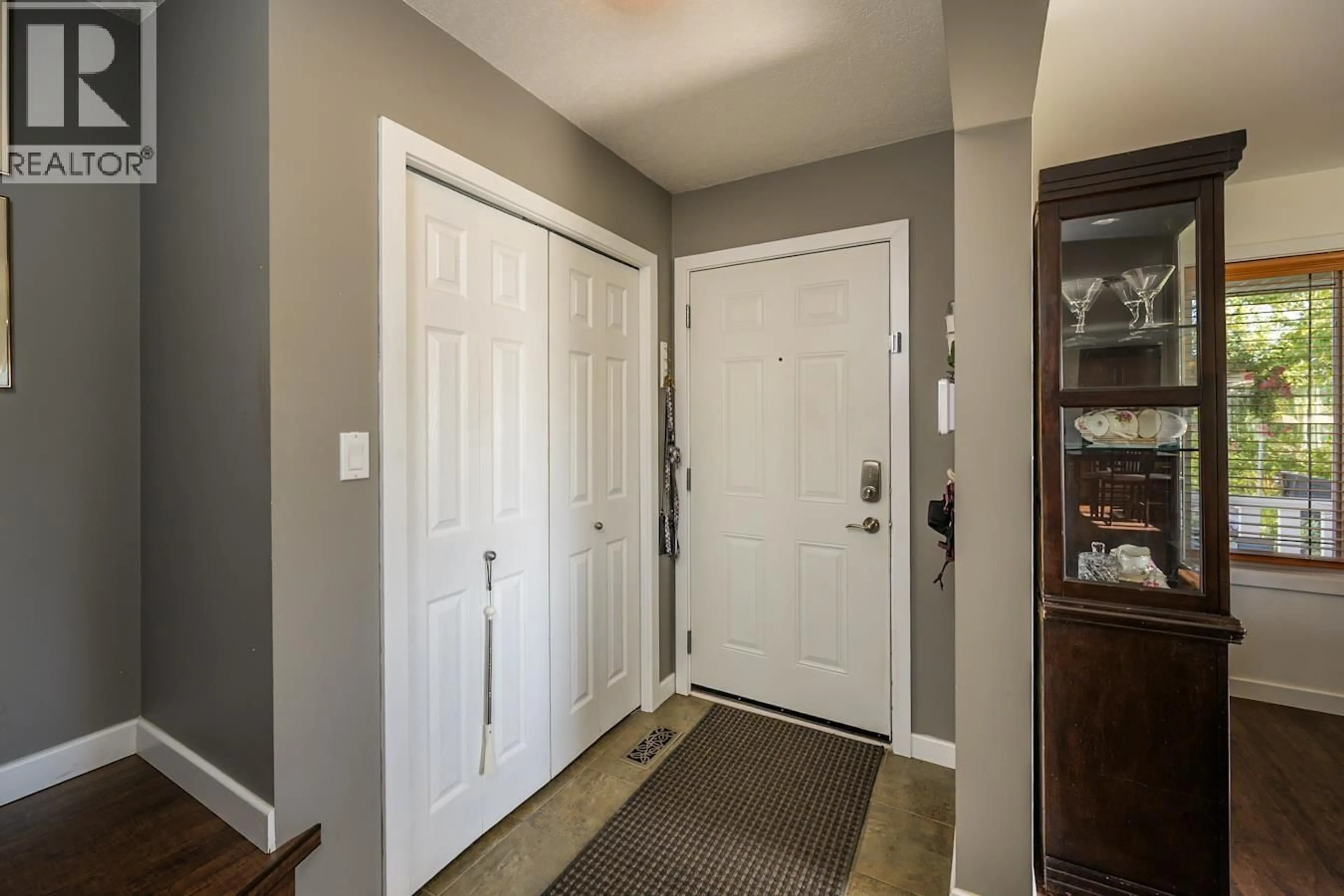 Indoor entryway for 1807 12TH AVENUE, Prince George British Columbia V2M1P8