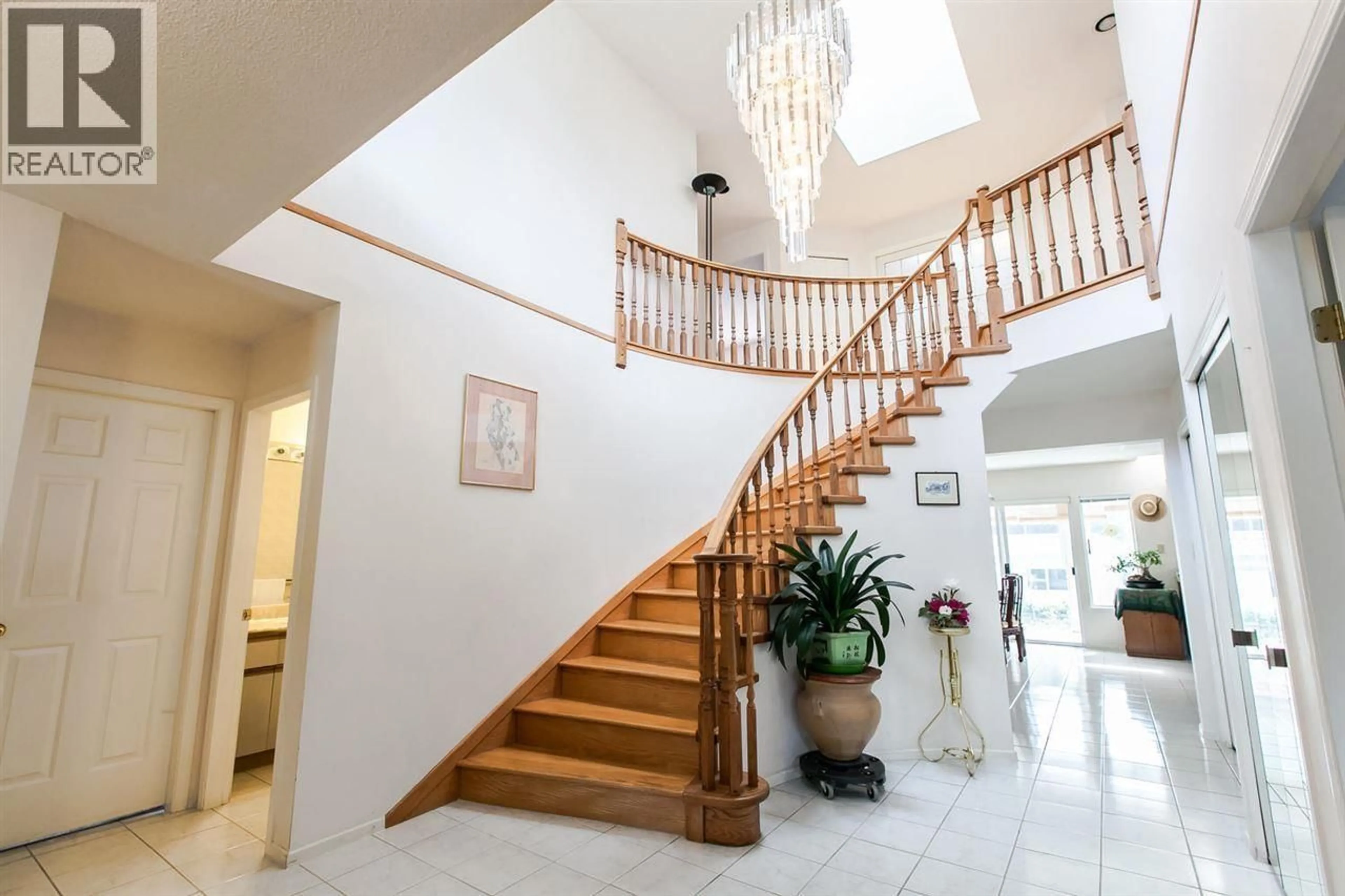 Indoor foyer for 3662 49TH AVENUE, Vancouver British Columbia V6N3T8