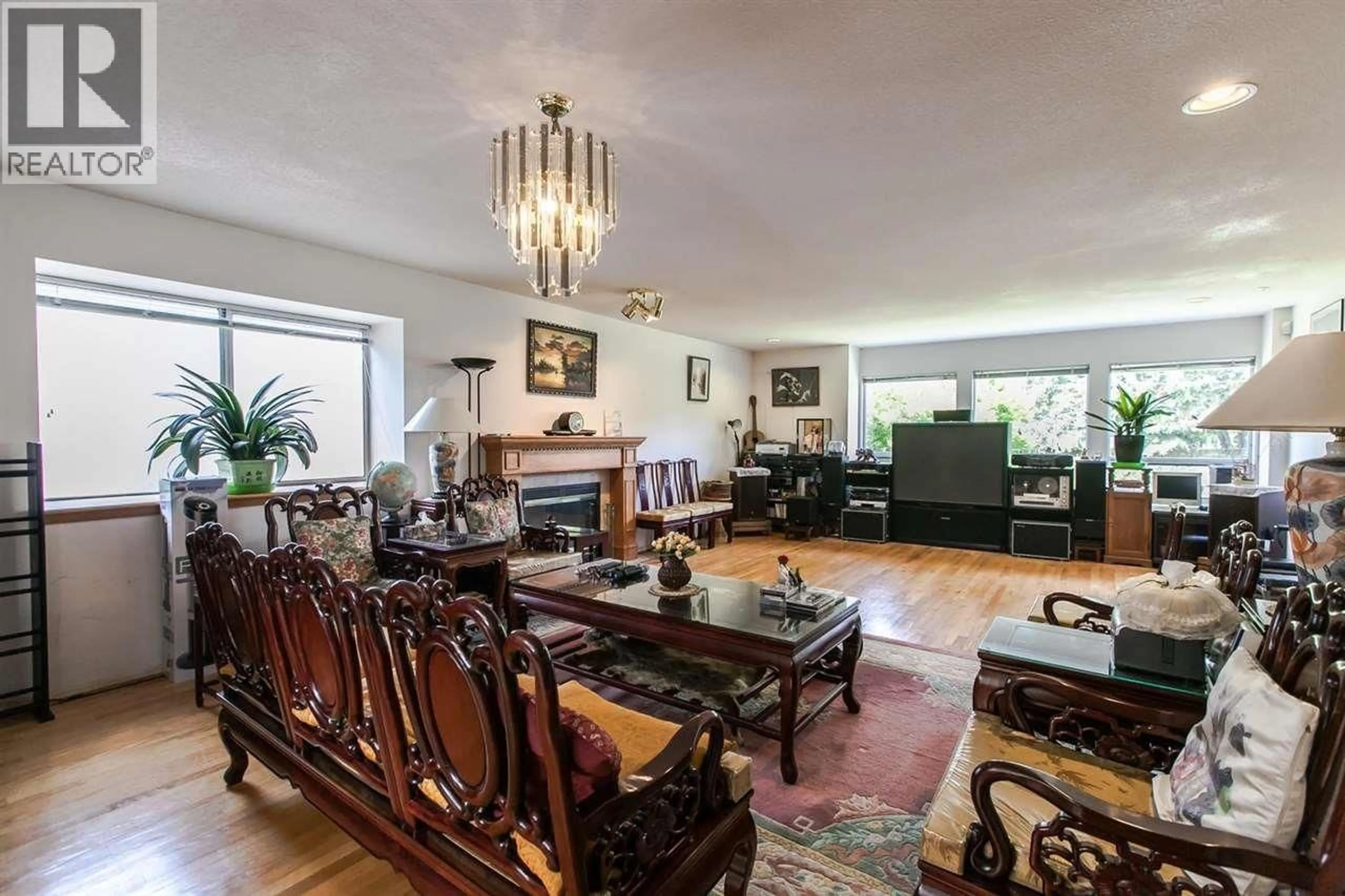 Living room with furniture, wood/laminate floor for 3662 49TH AVENUE, Vancouver British Columbia V6N3T8